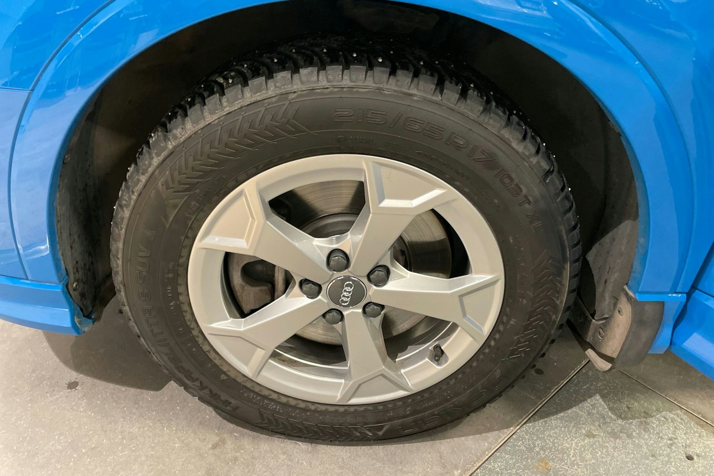 Sininen Audi Q3 2019 kuva 12.