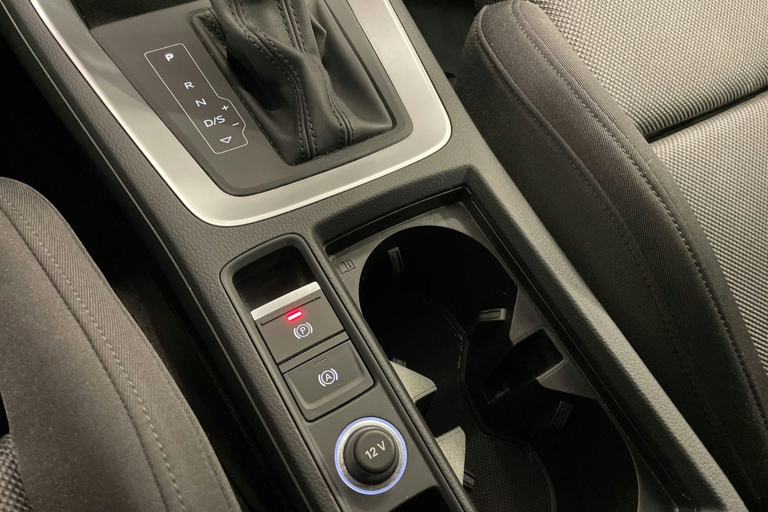 Sininen Audi Q3 2019 kuva 16.