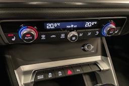 Sininen Audi Q3 2019 kuva 17.