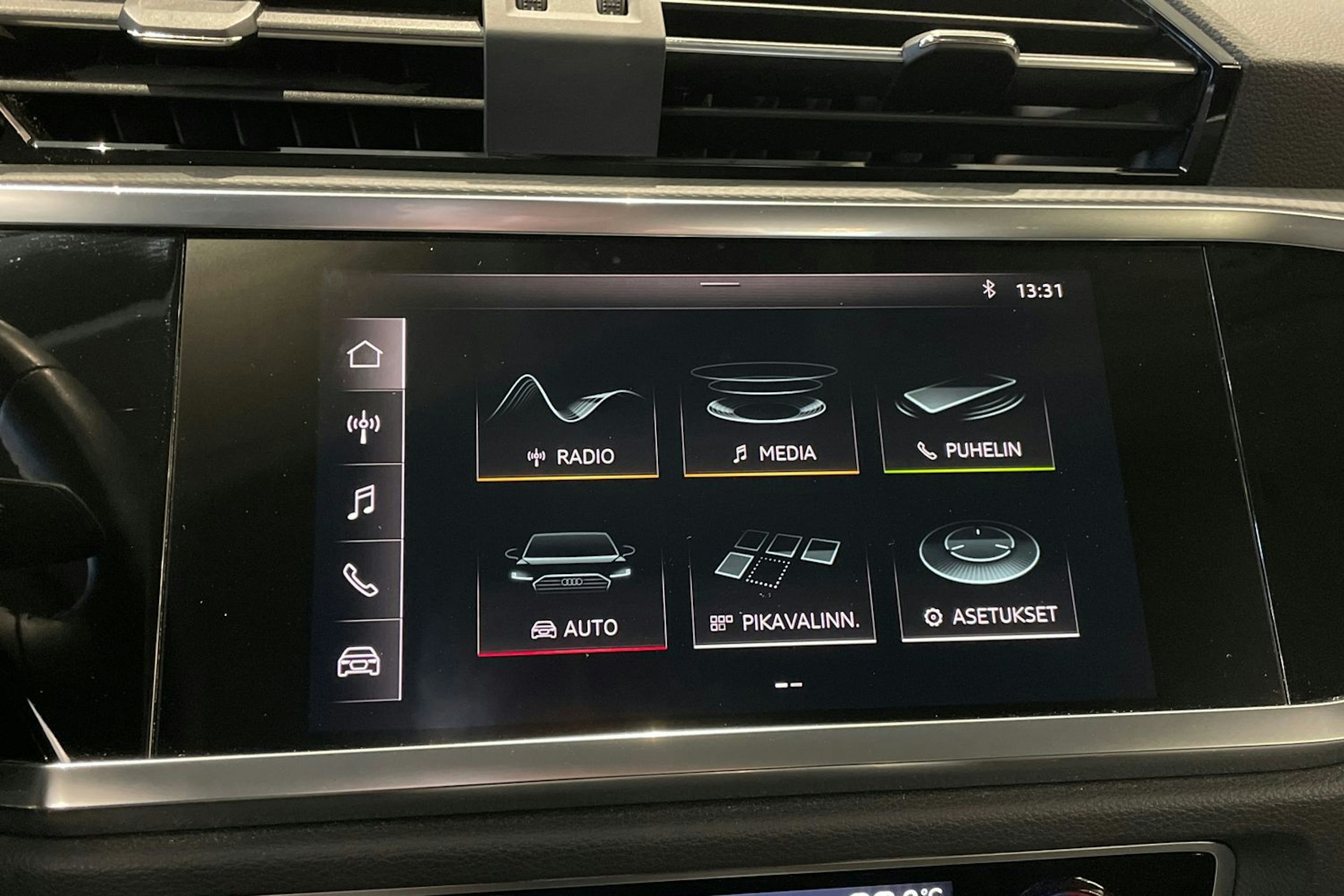 Sininen Audi Q3 2019 kuva 18.