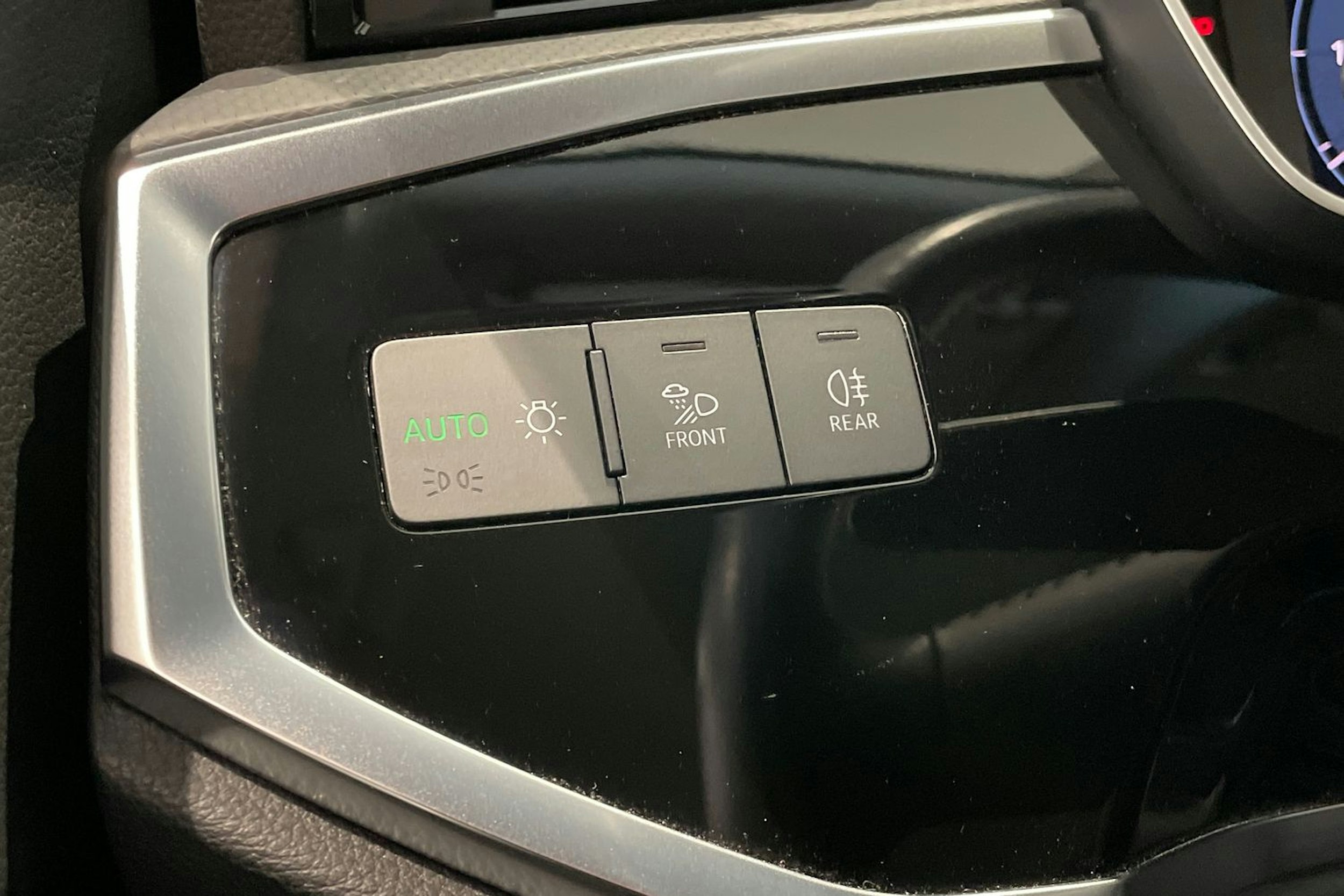 Sininen Audi Q3 2019 kuva 24.