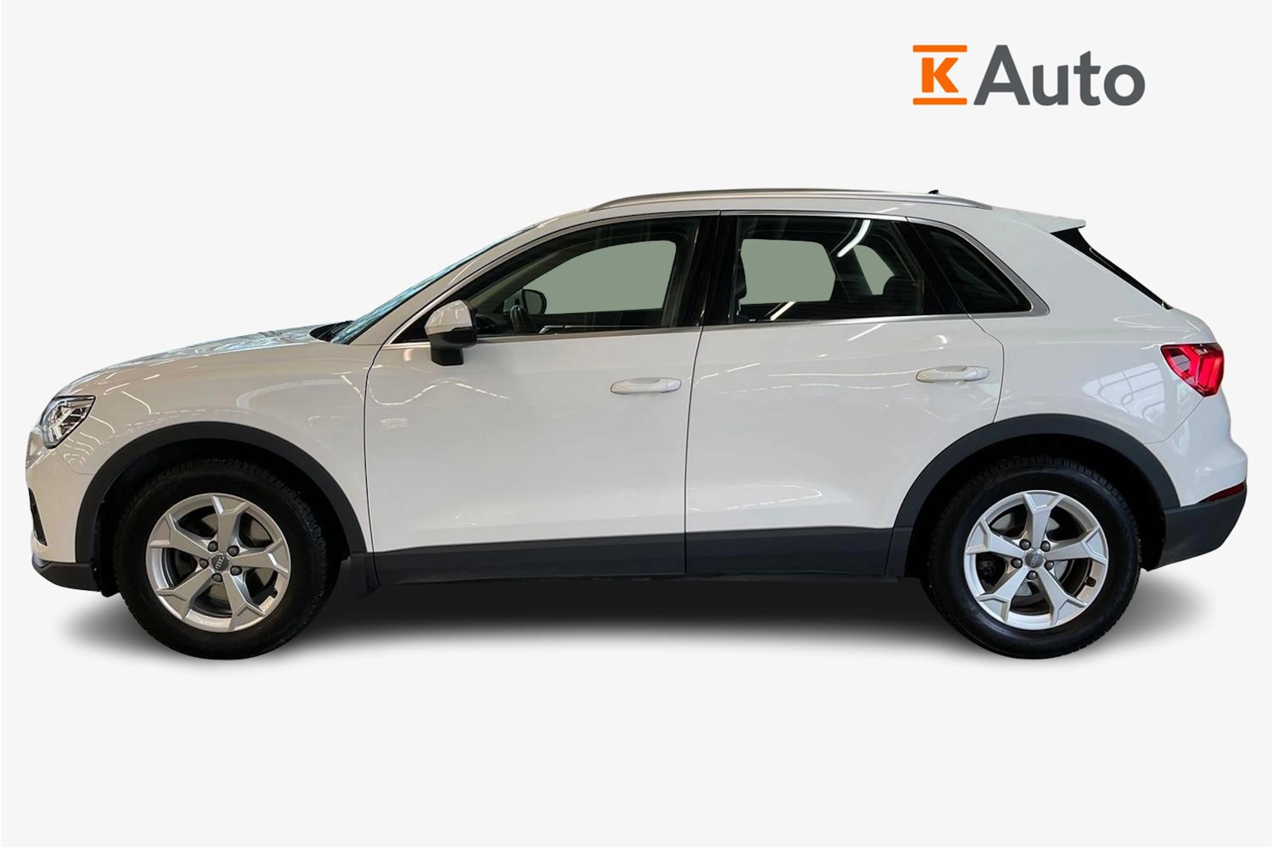 valkoinen Audi Q3 2019 kuva 5.