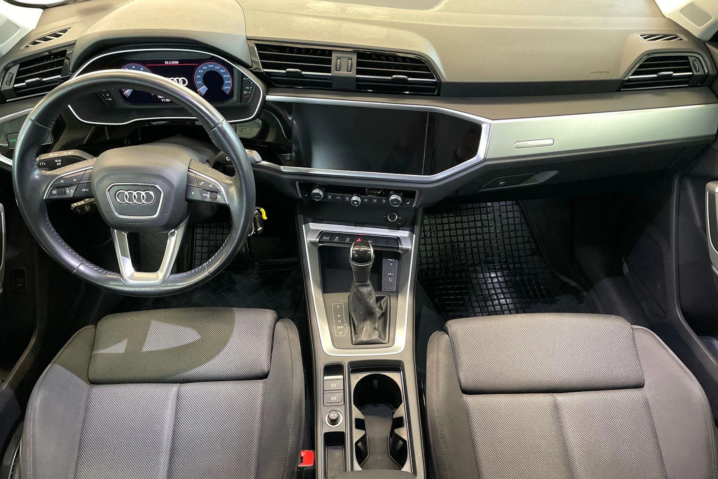 valkoinen Audi Q3 2019 kuva 7.
