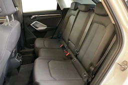 valkoinen Audi Q3 2019 kuva 8.