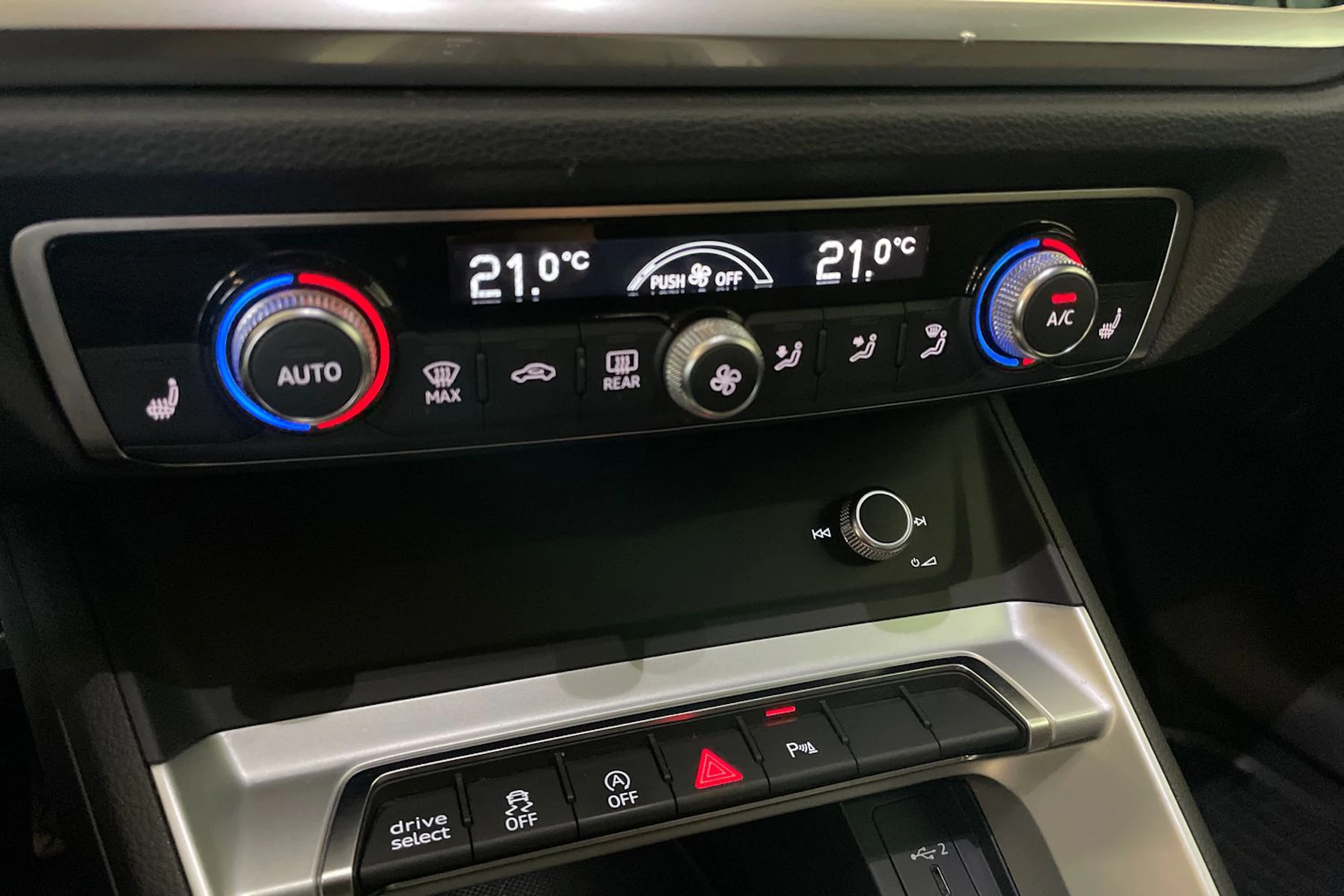 valkoinen Audi Q3 2019 kuva 15.