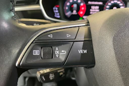 valkoinen Audi Q3 2019 kuva 16.