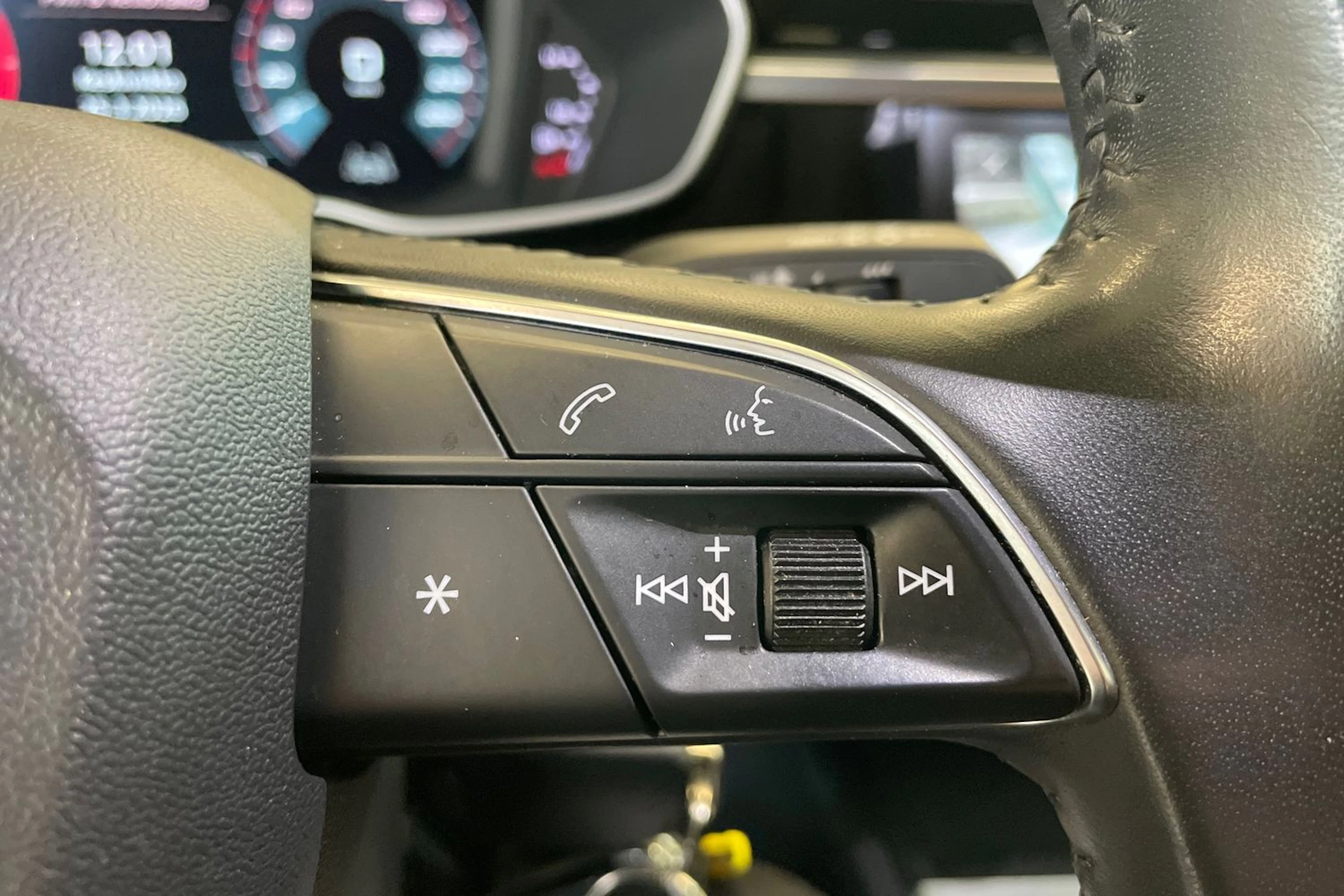 valkoinen Audi Q3 2019 kuva 17.