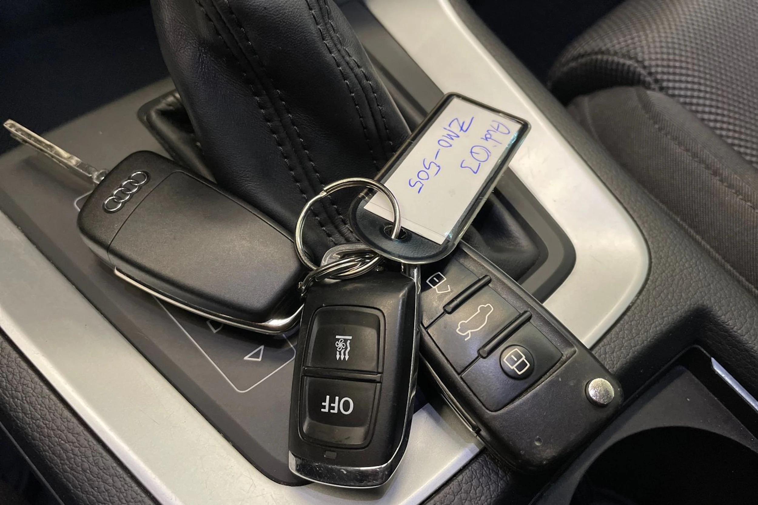 valkoinen Audi Q3 2019 kuva 19.