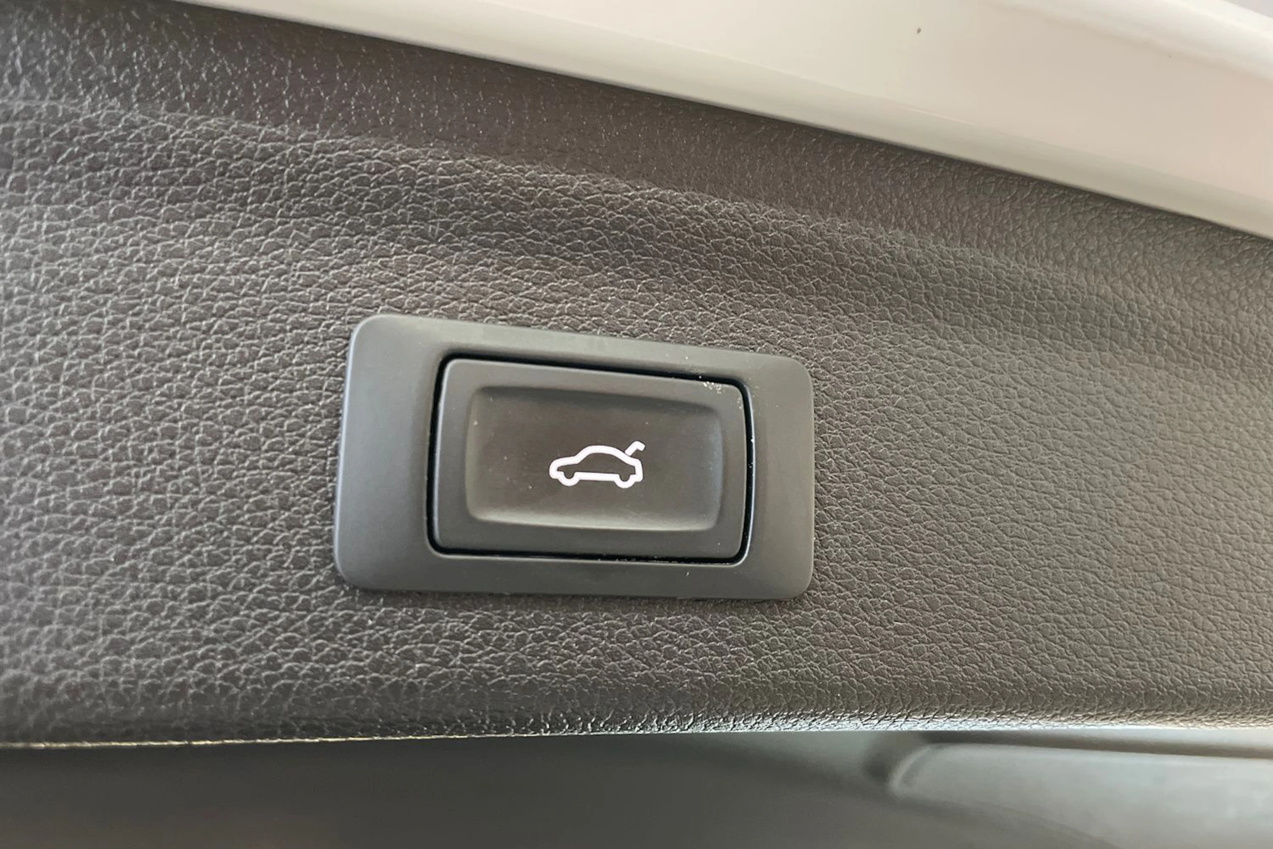 valkoinen Audi Q3 2019 kuva 21.