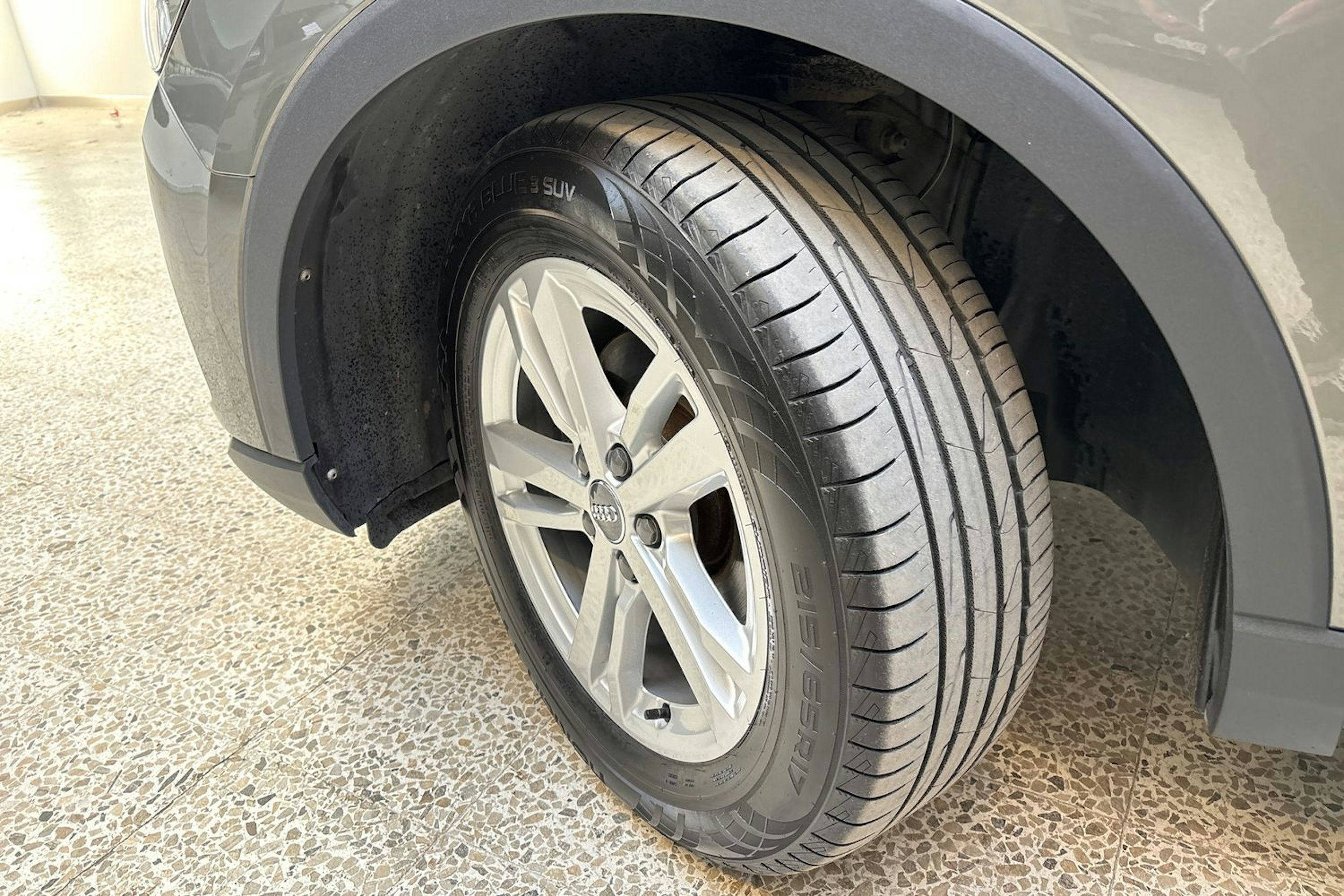 met. harmaa Audi Q3 2019 kuva 13.
