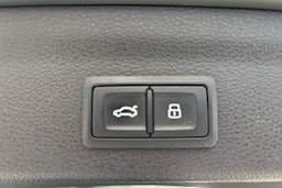 met. harmaa Audi Q3 2019 kuva 14.