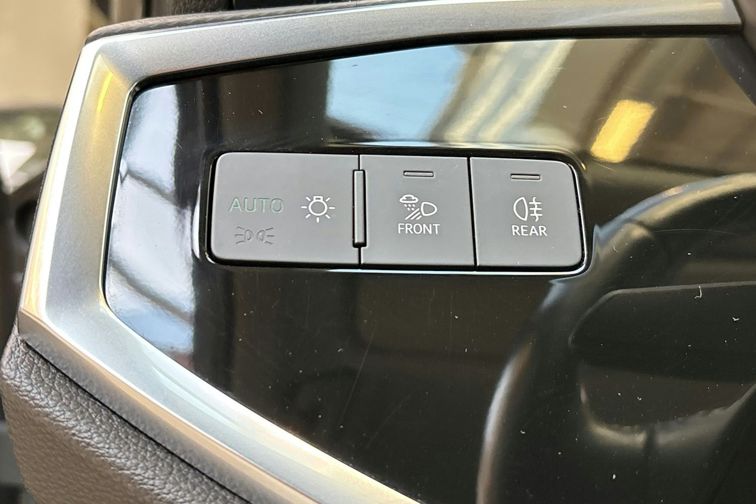 met. harmaa Audi Q3 2019 kuva 17.