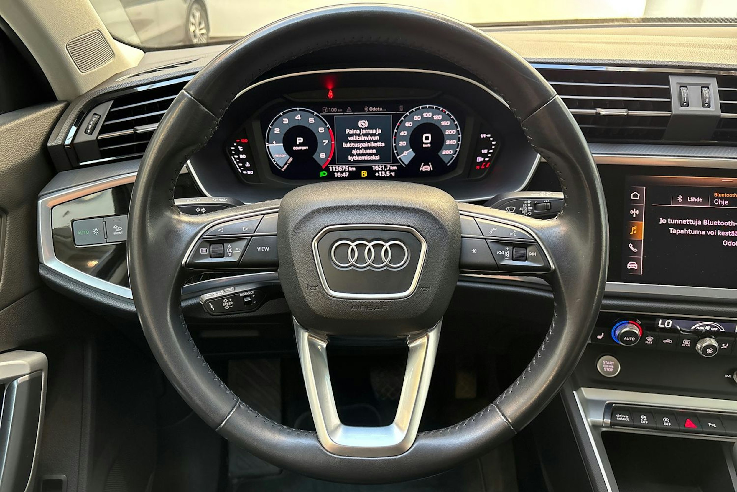 met. harmaa Audi Q3 2019 kuva 18.