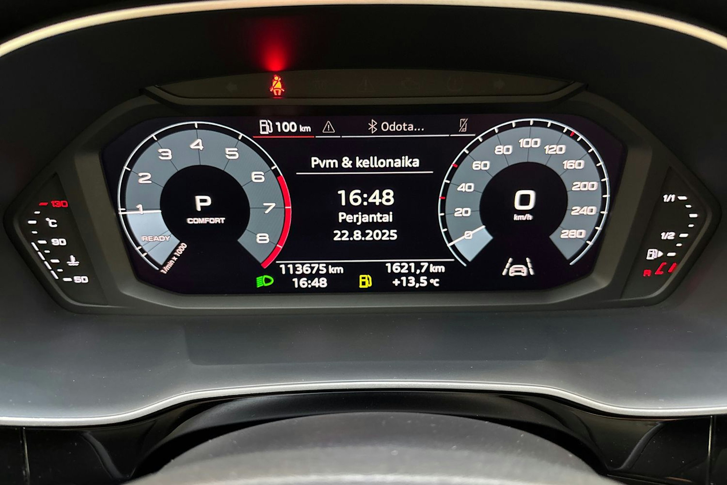 met. harmaa Audi Q3 2019 kuva 19.