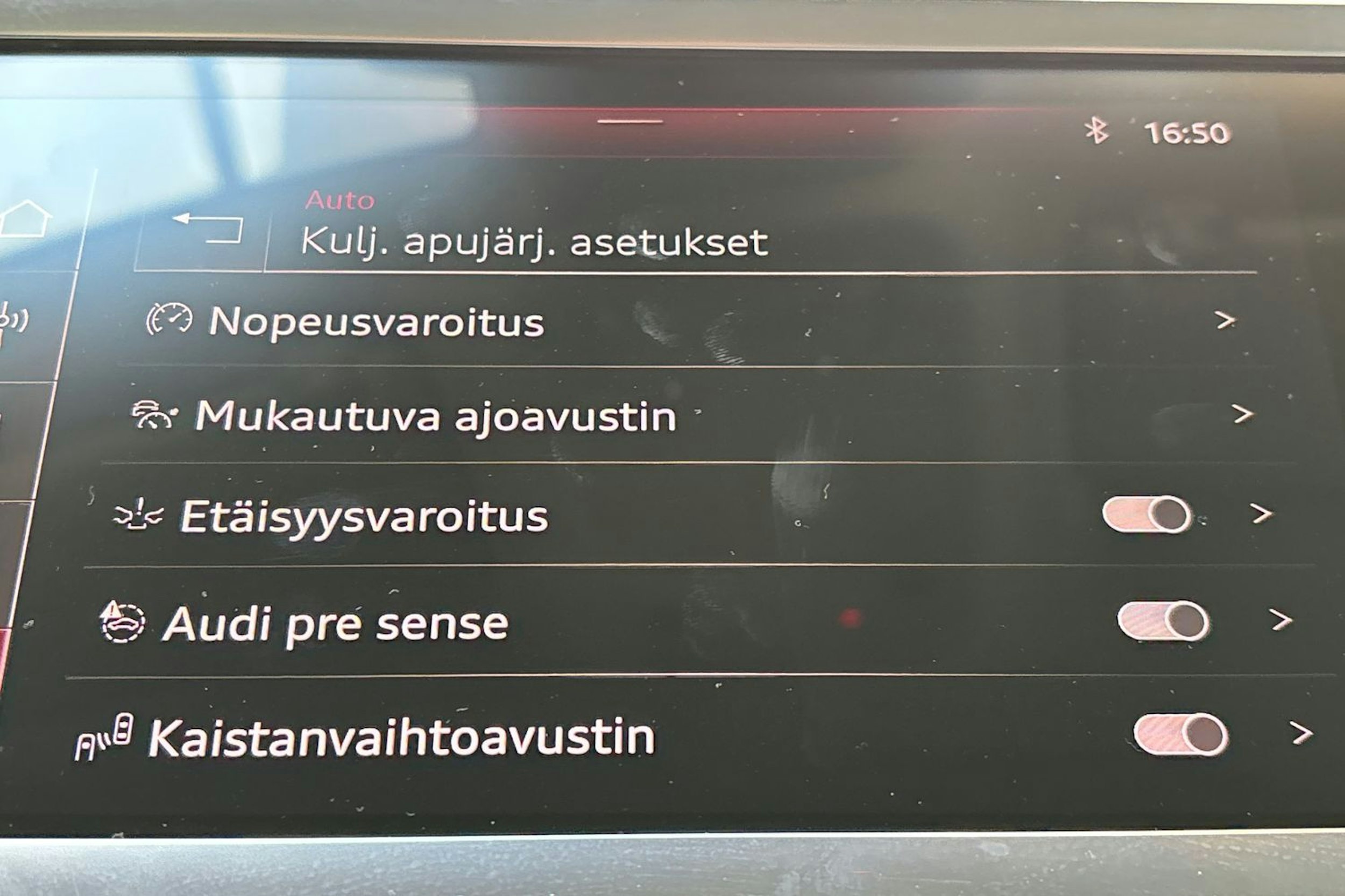 met. harmaa Audi Q3 2019 kuva 21.