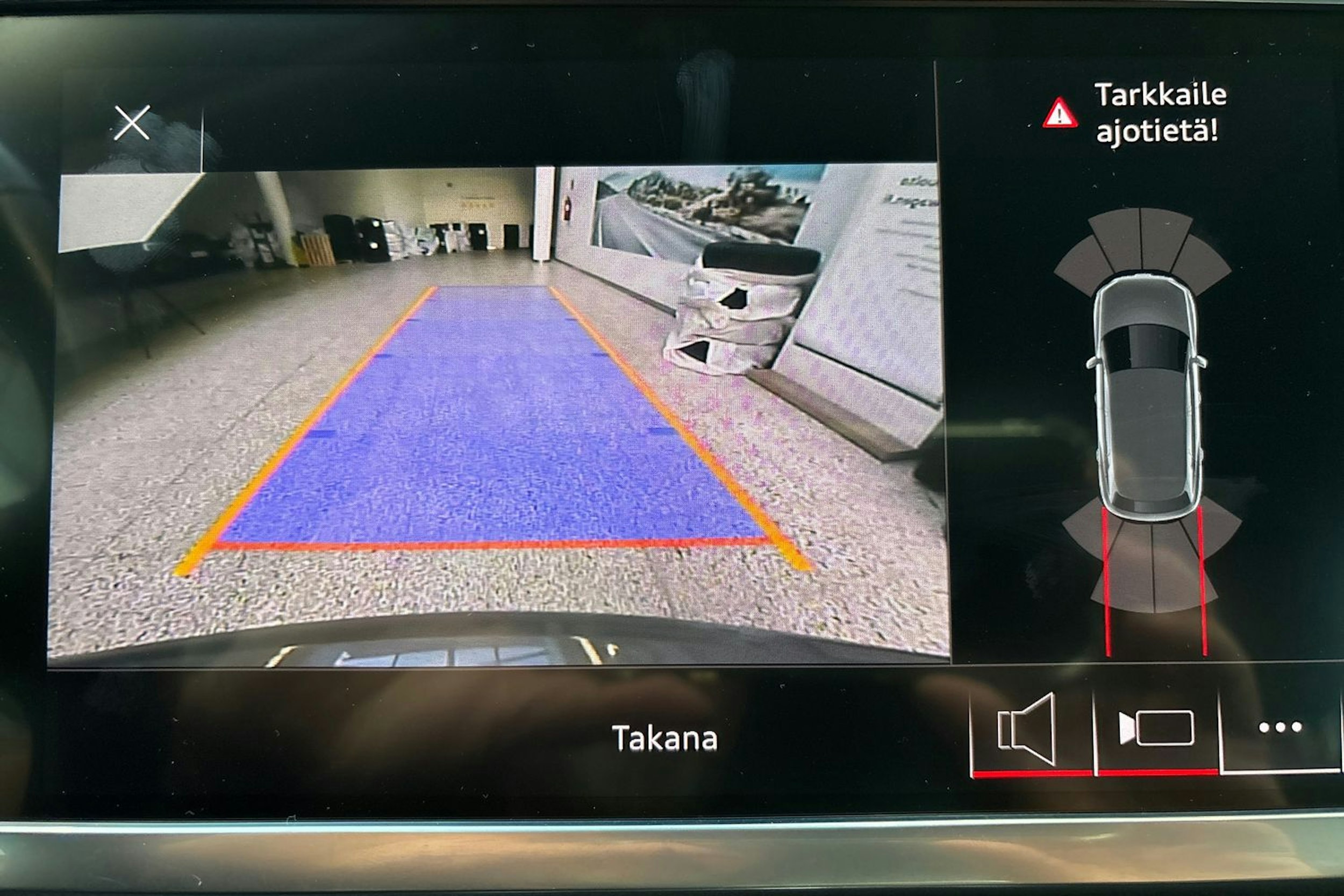met. harmaa Audi Q3 2019 kuva 22.