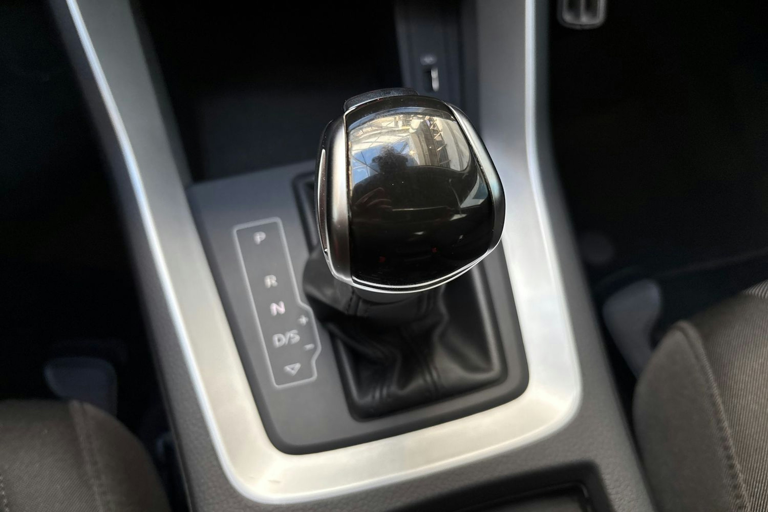 met. harmaa Audi Q3 2019 kuva 25.