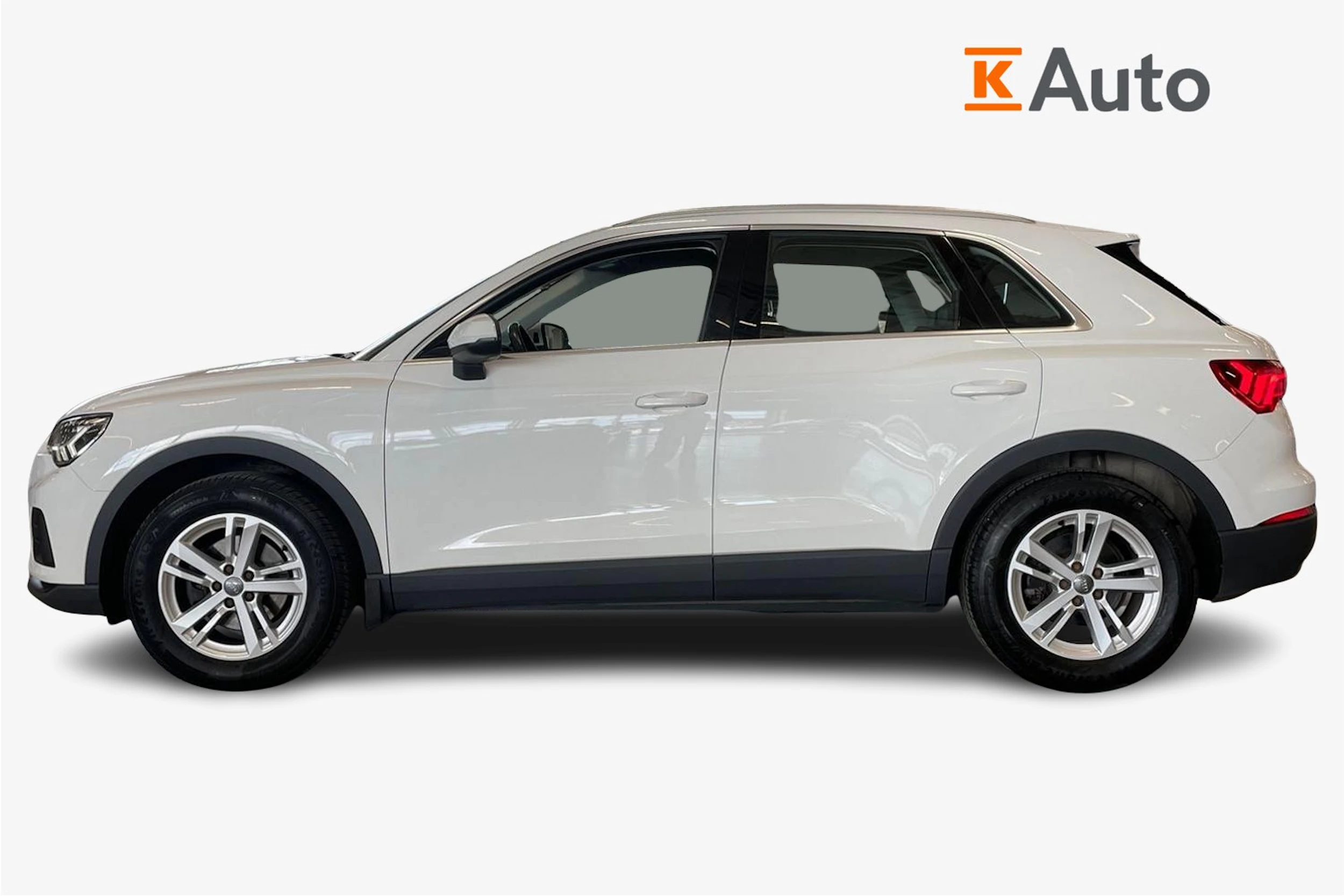 valkoinen Audi Q3 2019 kuva 7.