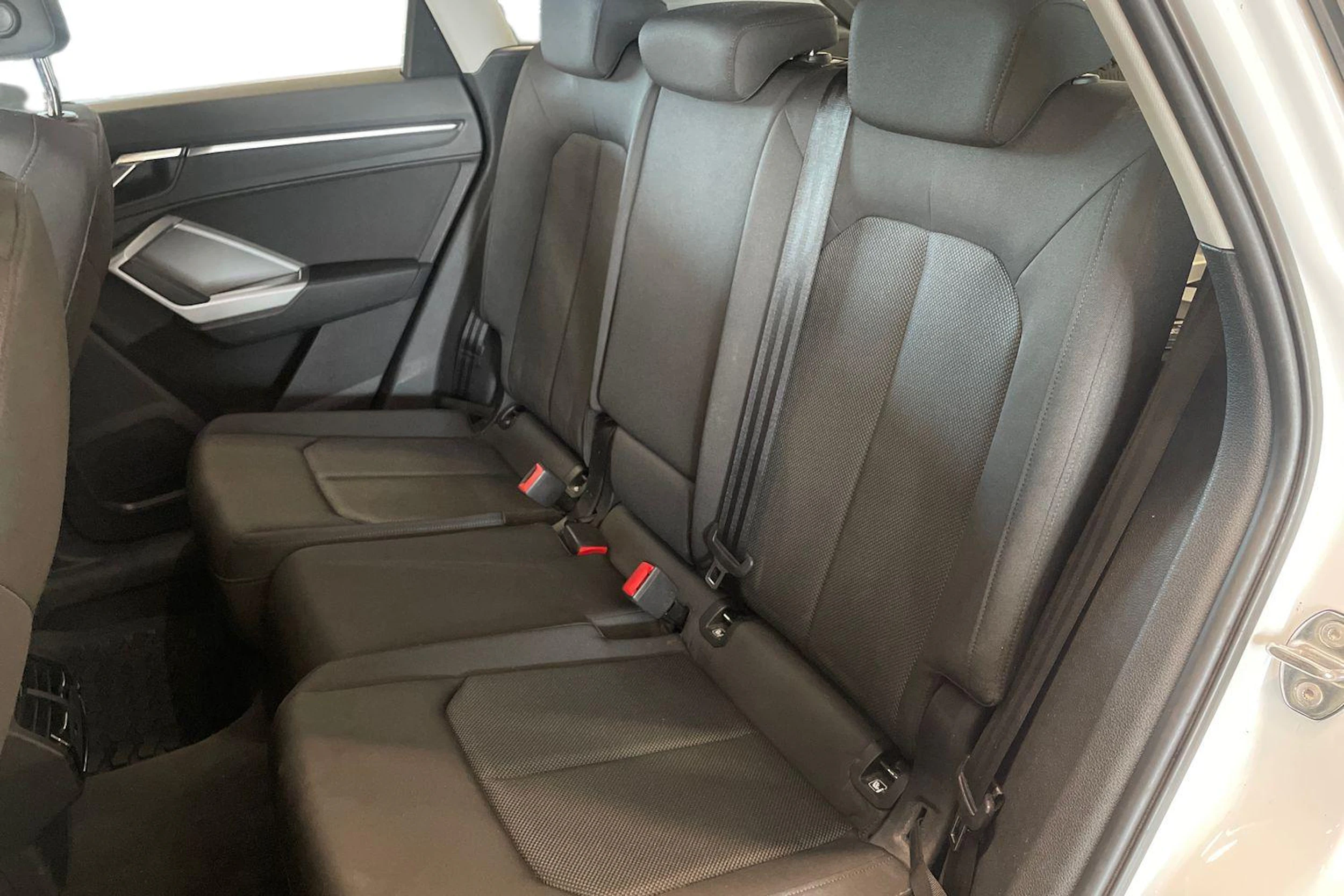 valkoinen Audi Q3 2019 kuva 11.