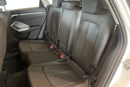 valkoinen Audi Q3 2019 kuva 11.