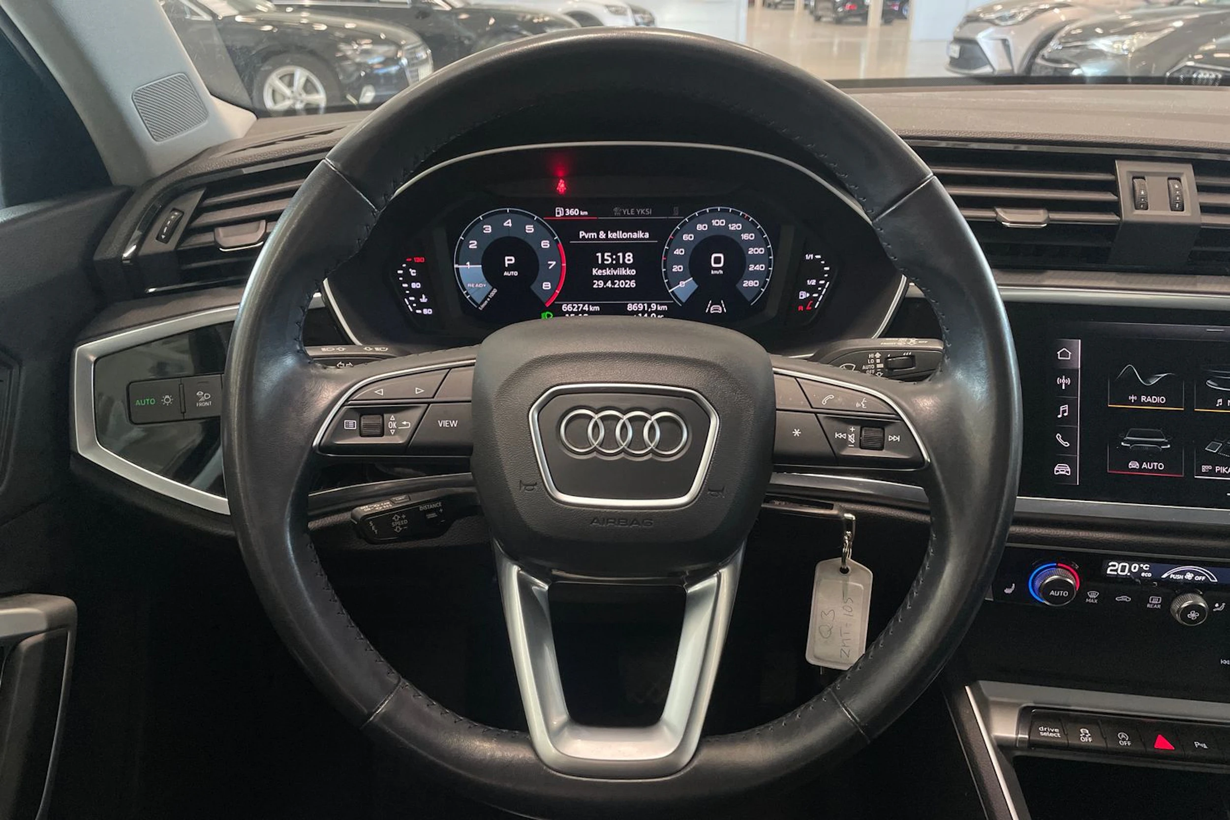 valkoinen Audi Q3 2019 kuva 15.