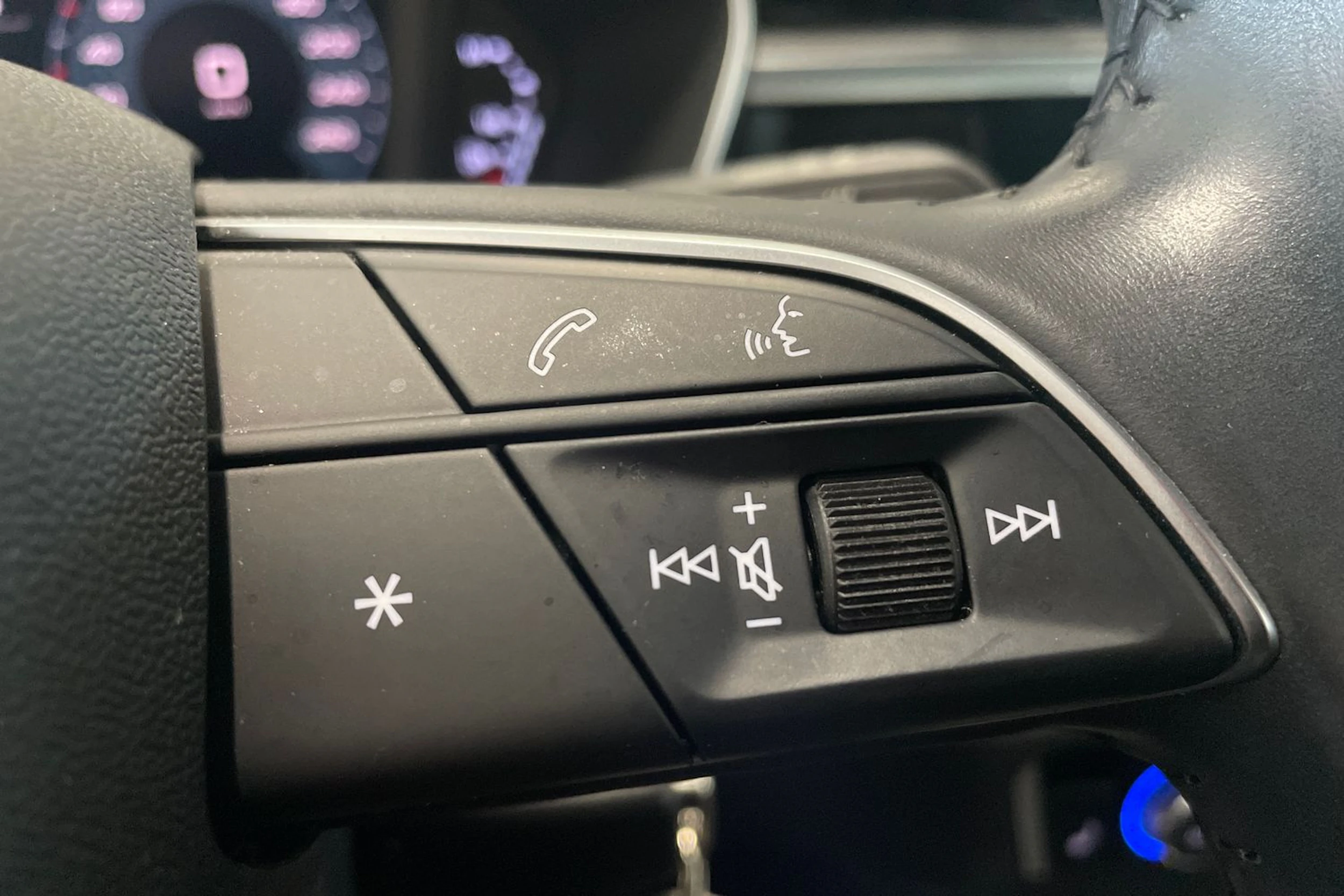 valkoinen Audi Q3 2019 kuva 16.