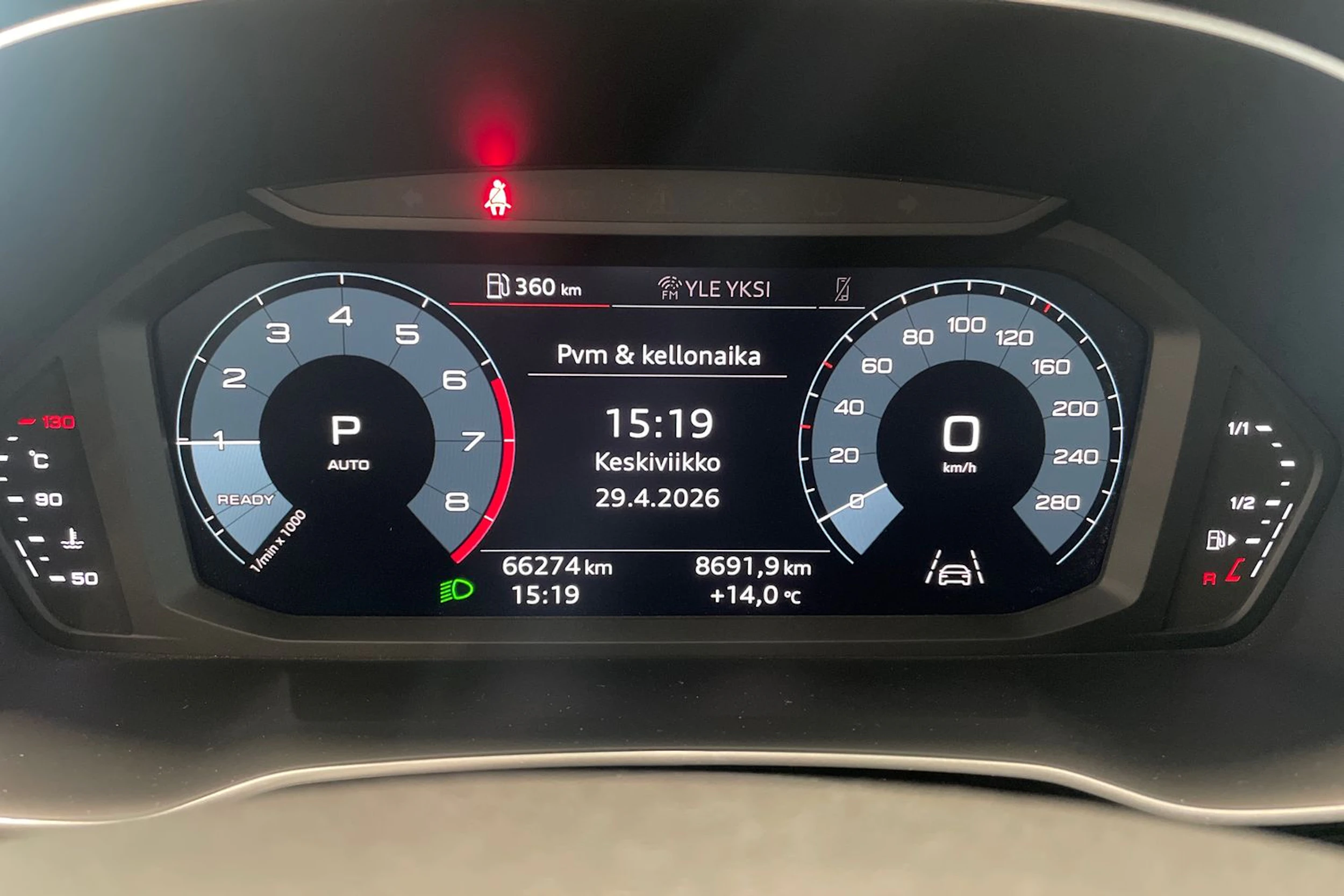 valkoinen Audi Q3 2019 kuva 18.