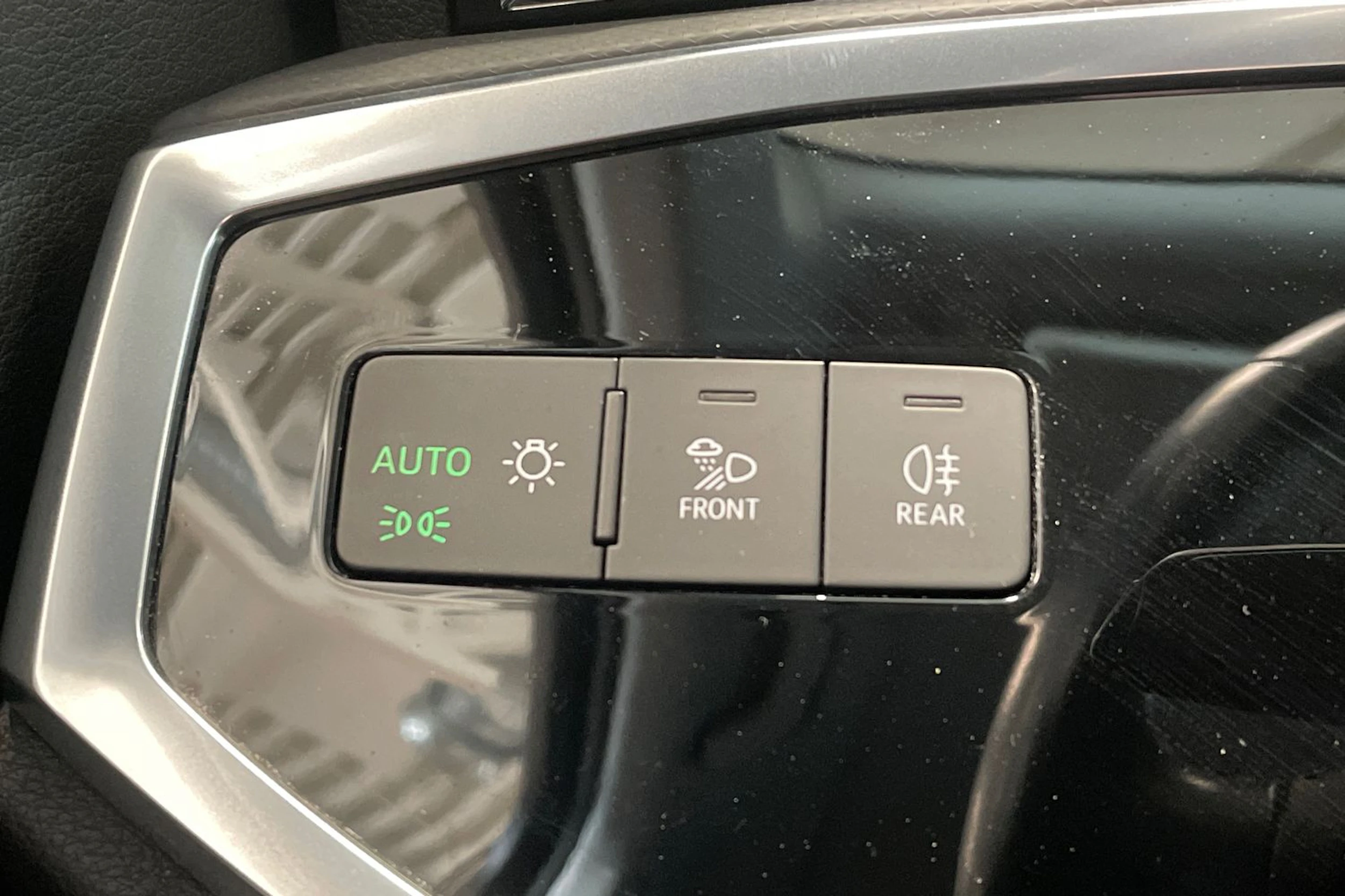 valkoinen Audi Q3 2019 kuva 19.