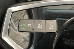 valkoinen Audi Q3 2019 kuva 19.