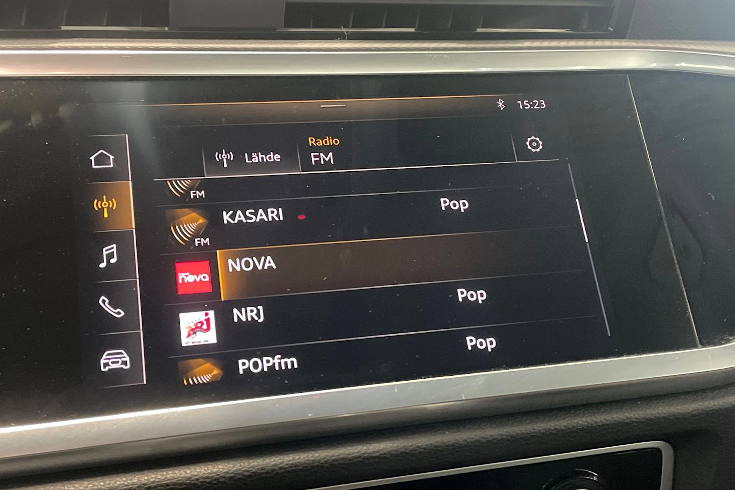 valkoinen Audi Q3 2019 kuva 24.