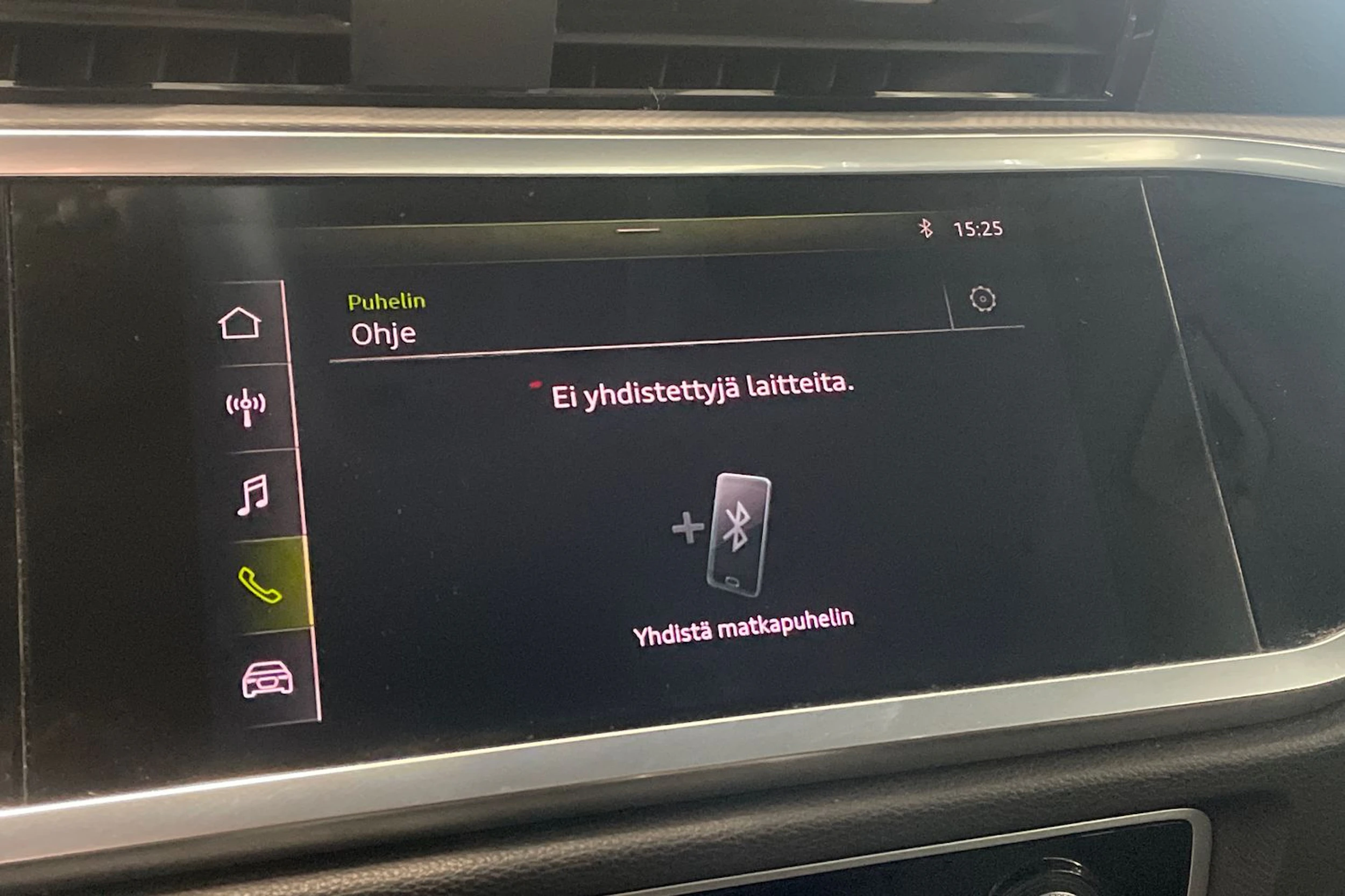 valkoinen Audi Q3 2019 kuva 26.