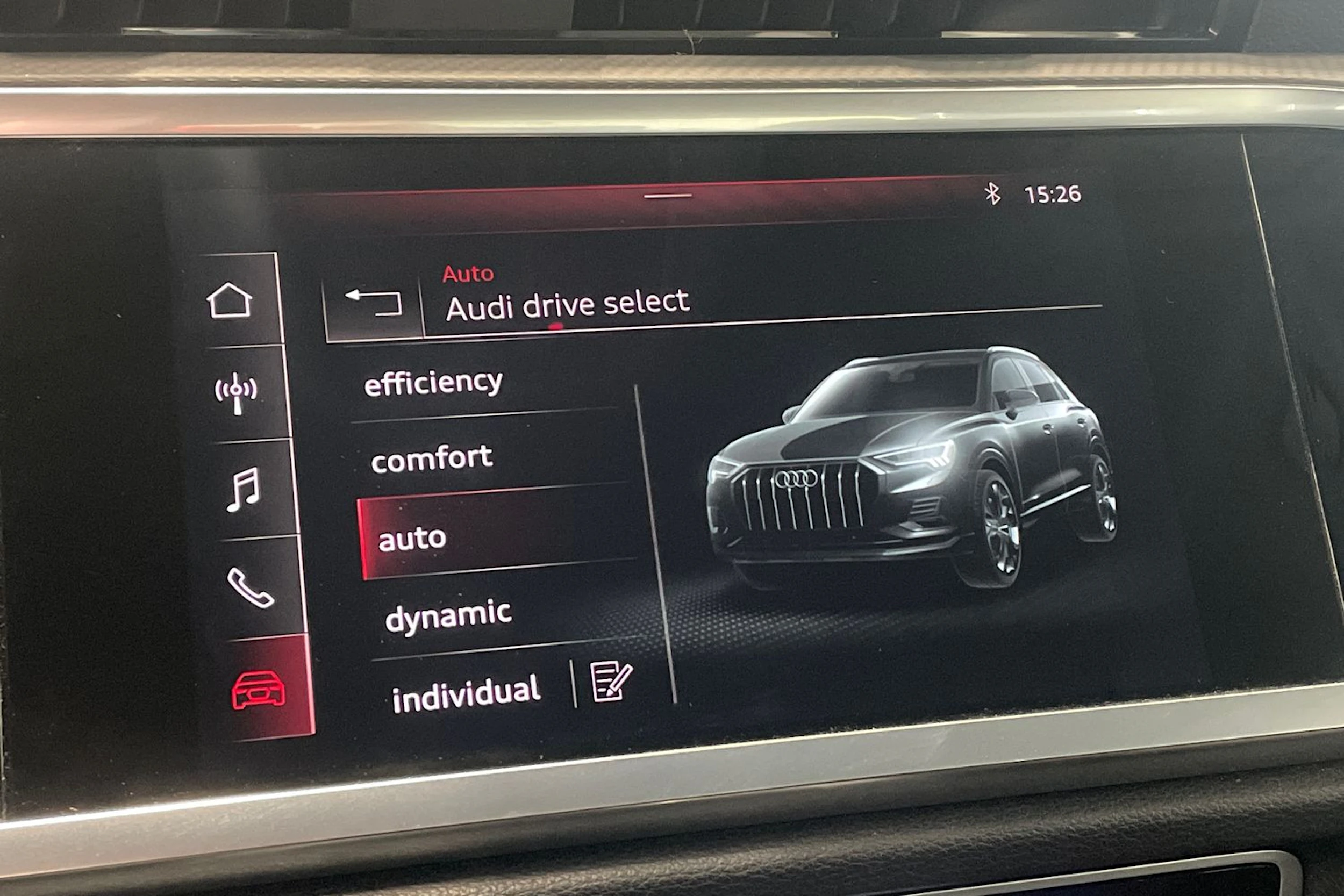 valkoinen Audi Q3 2019 kuva 28.