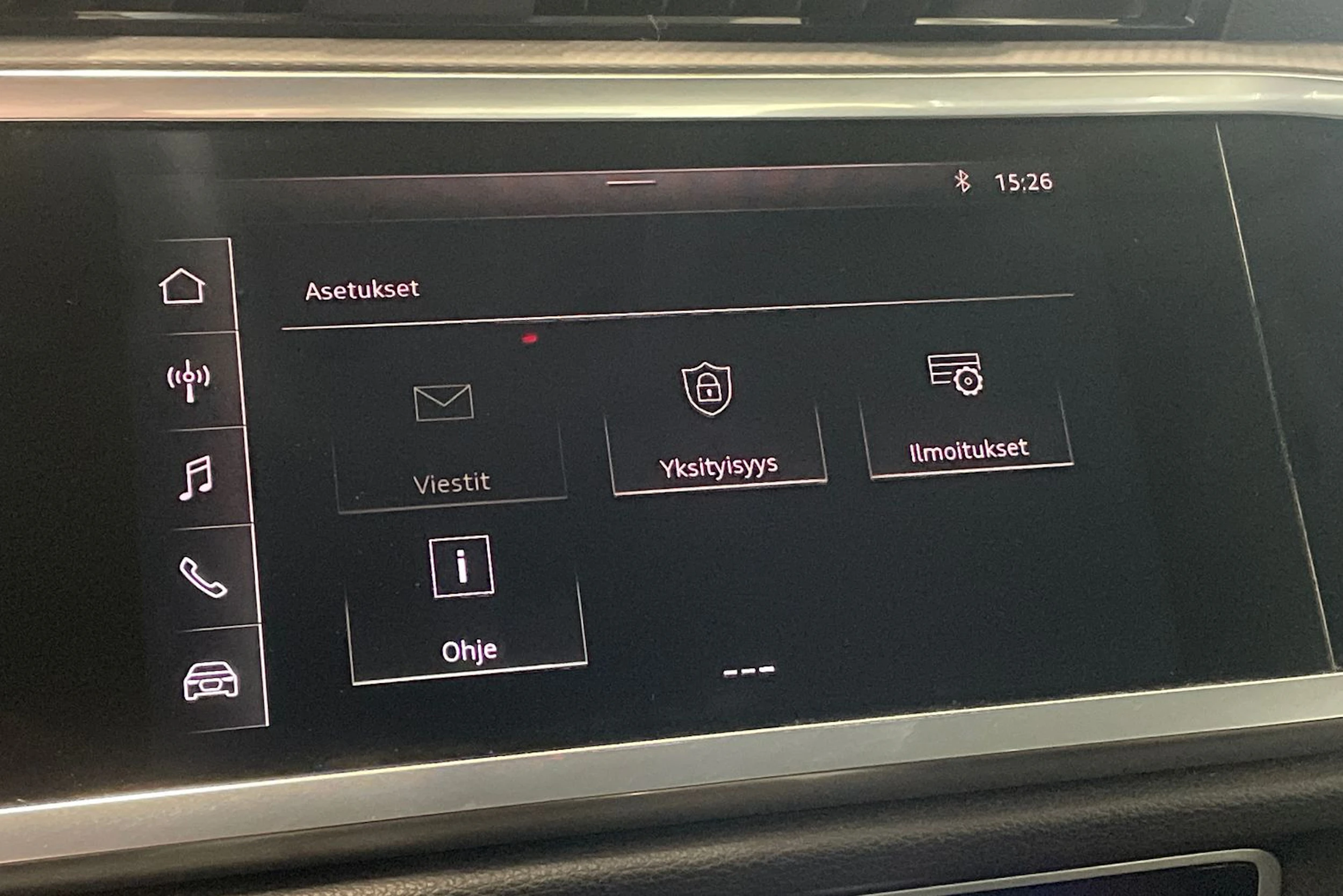 valkoinen Audi Q3 2019 kuva 31.