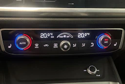 valkoinen Audi Q3 2019 kuva 32.