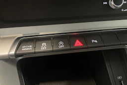 valkoinen Audi Q3 2019 kuva 33.