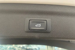 valkoinen Audi Q3 2019 kuva 37.