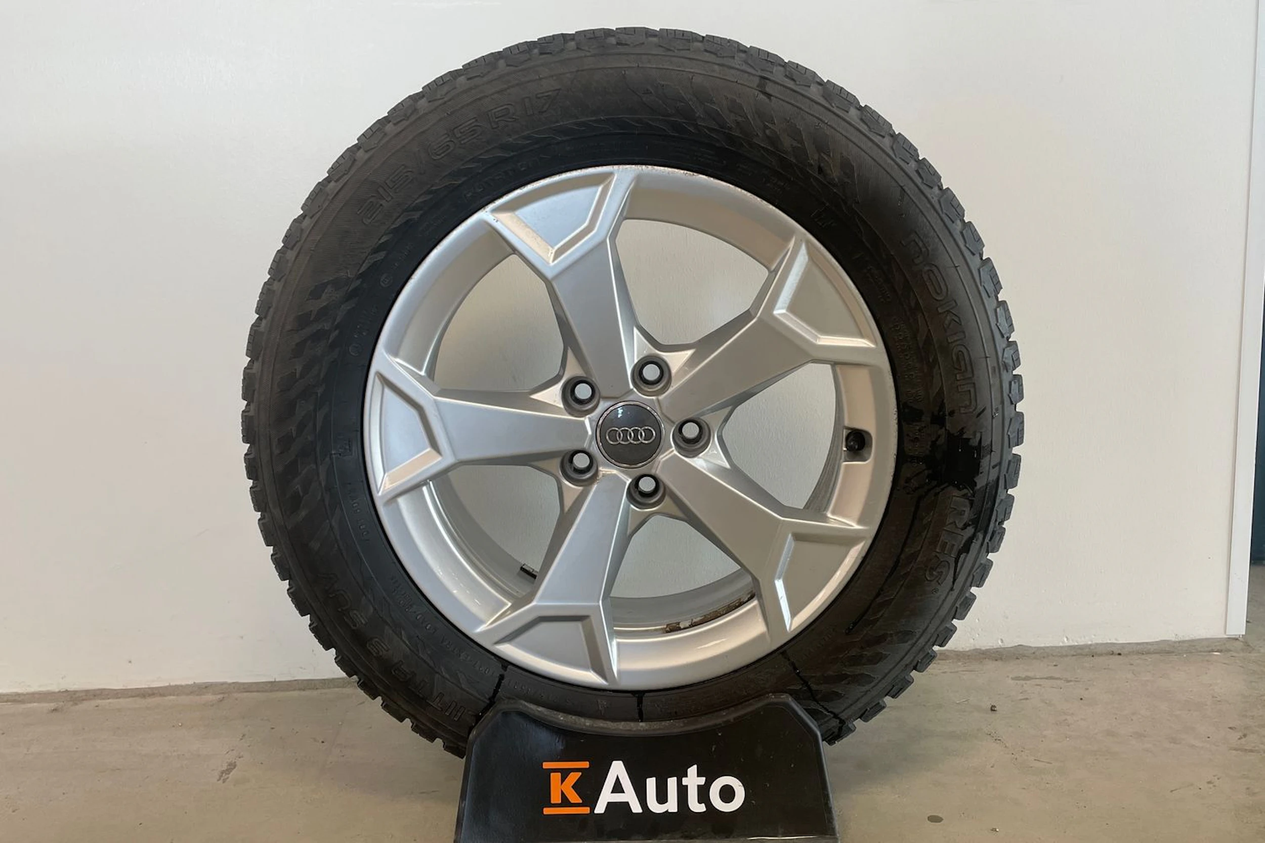 valkoinen Audi Q3 2019 kuva 38.