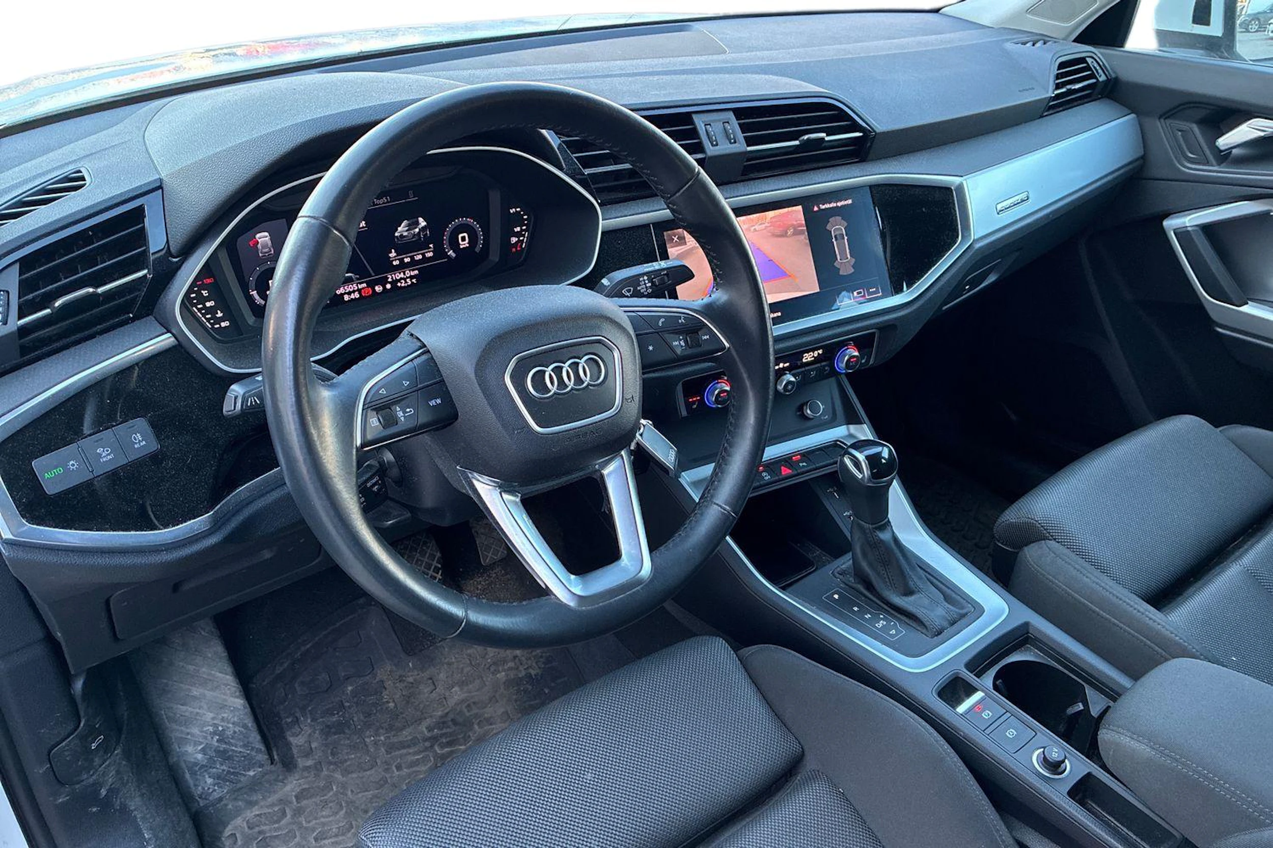 valkoinen Audi Q3 2020 kuva 3.