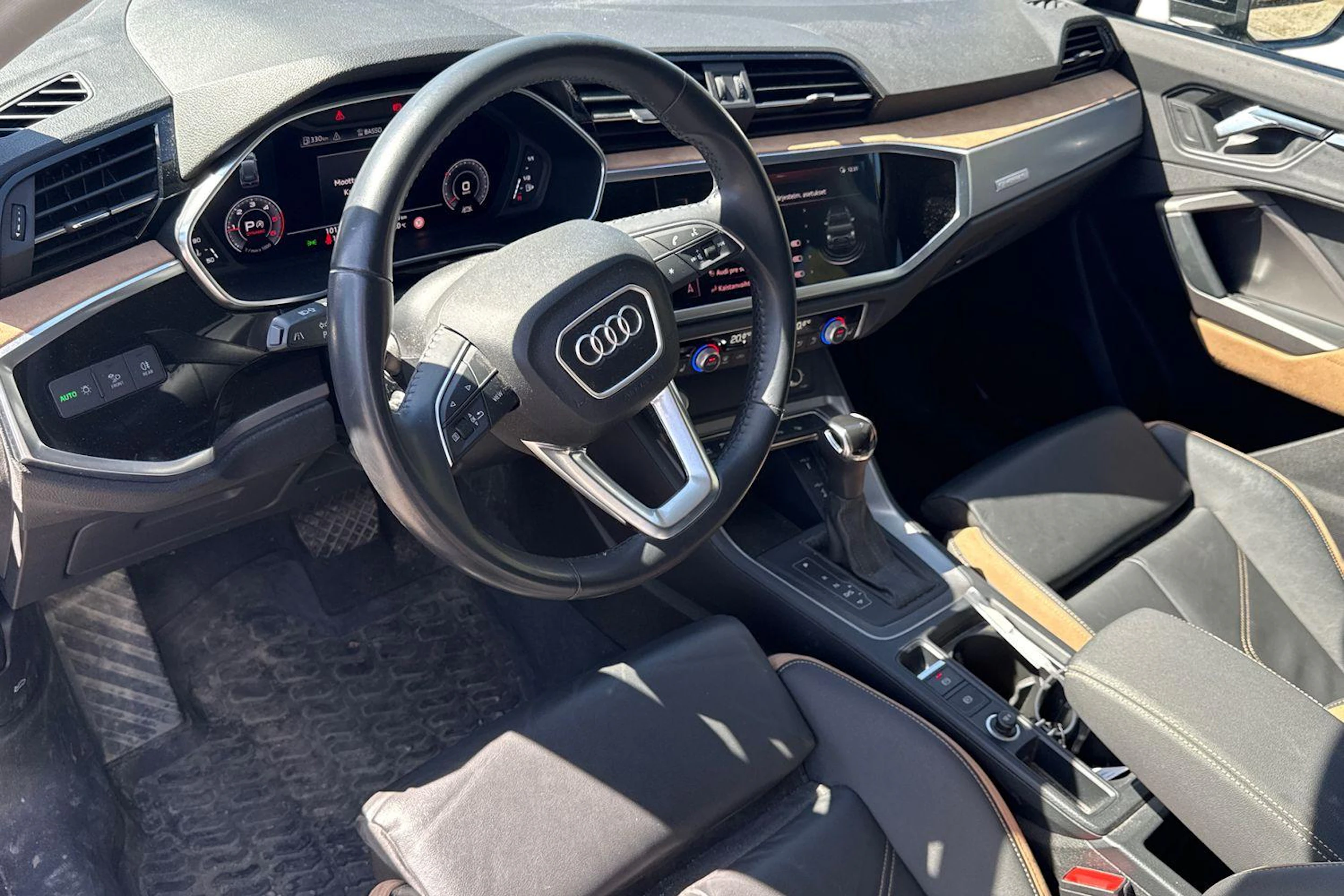 Musta Audi Q3 2020 kuva 3.