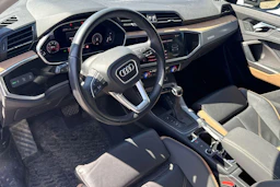 Musta Audi Q3 2020 kuva 3.