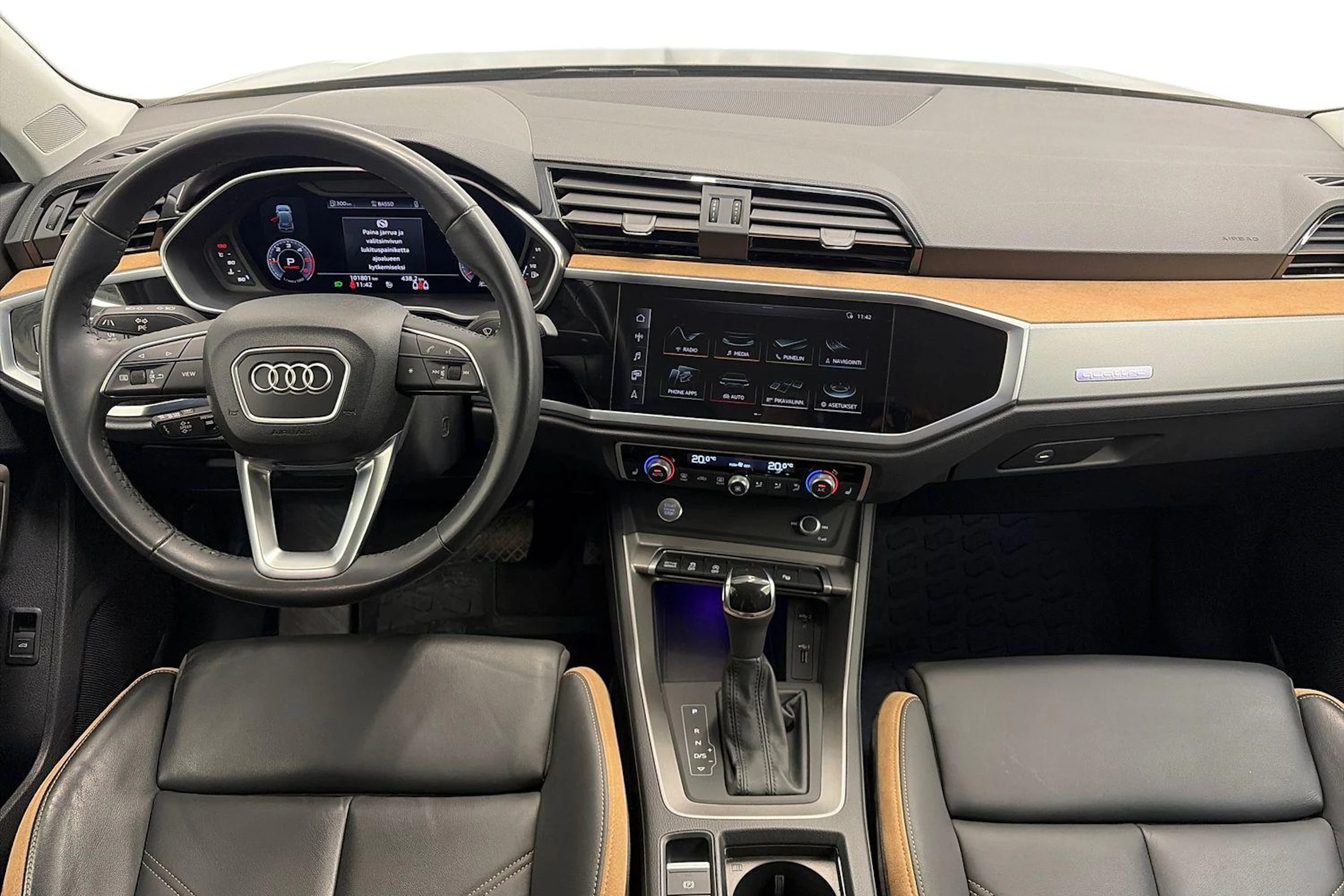 Musta Audi Q3 2020 kuva 9.