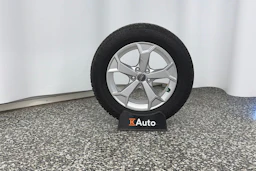 Musta Audi Q3 2020 kuva 13.