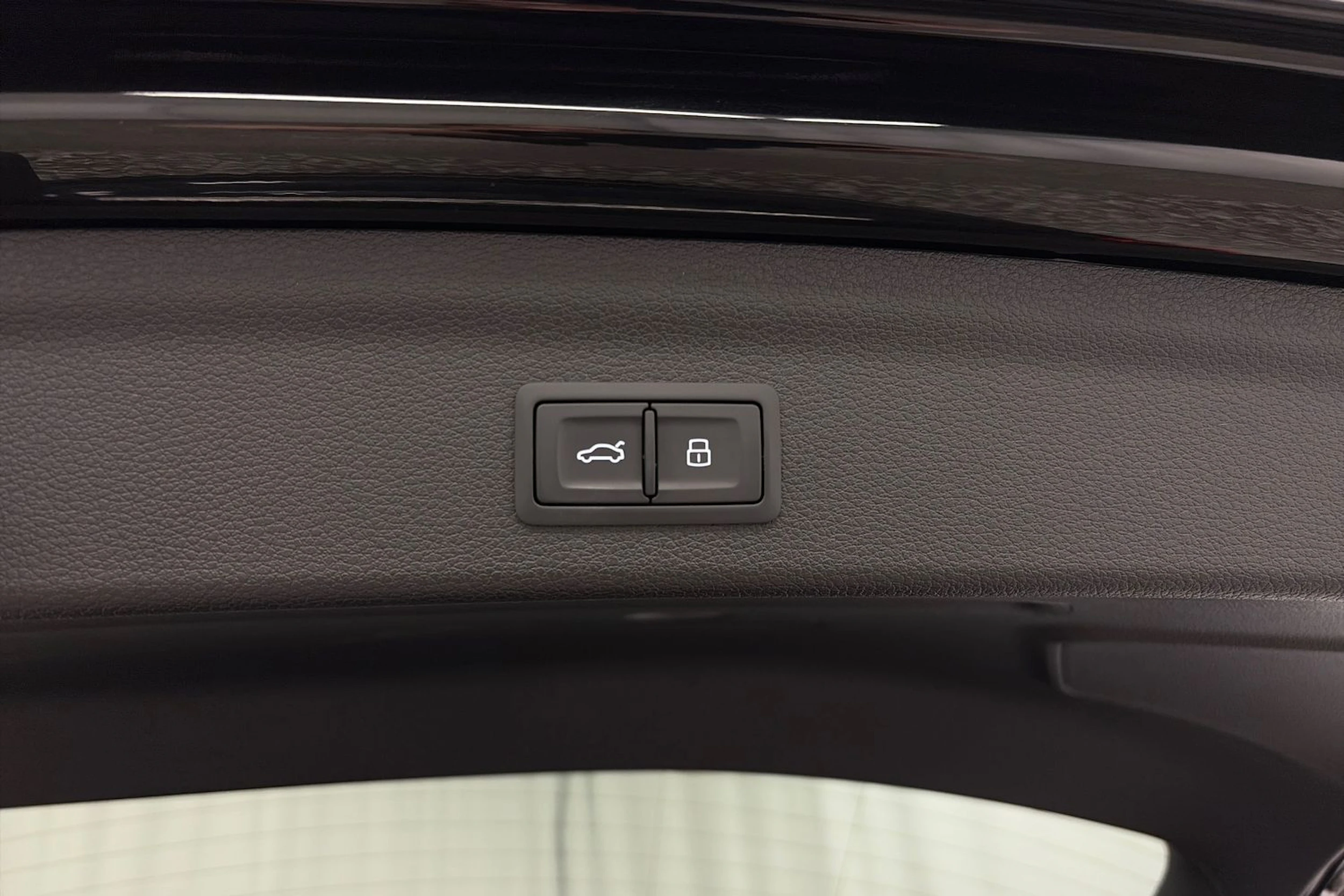 Musta Audi Q3 2020 kuva 16.
