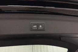 Musta Audi Q3 2020 kuva 16.