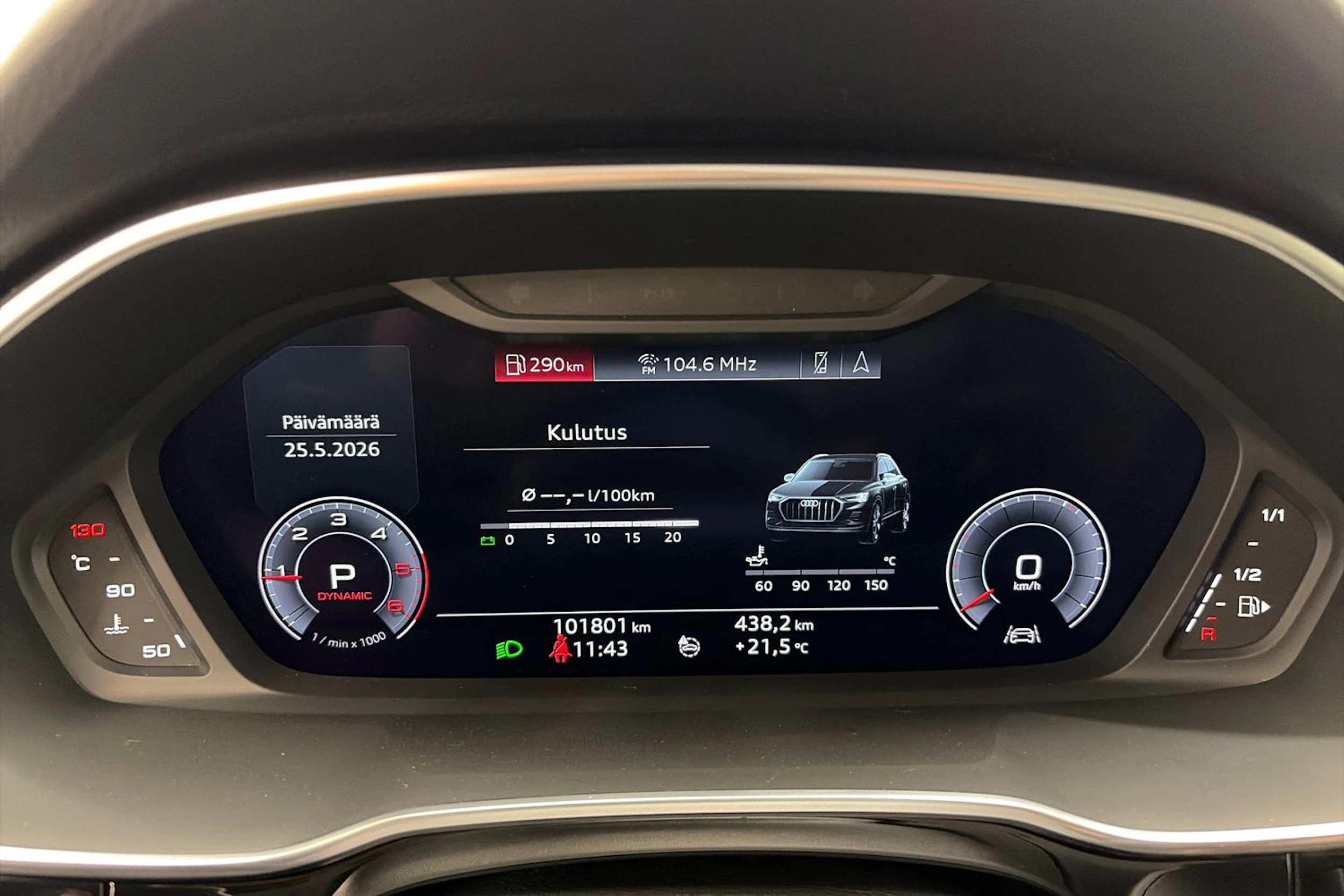 Musta Audi Q3 2020 kuva 18.