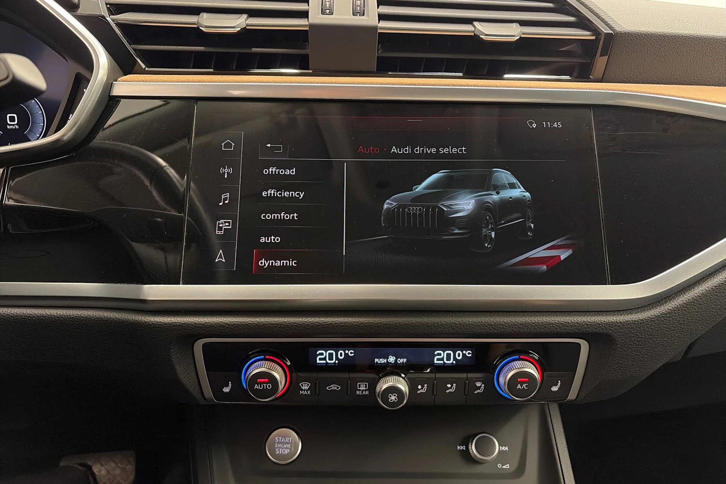 Musta Audi Q3 2020 kuva 24.