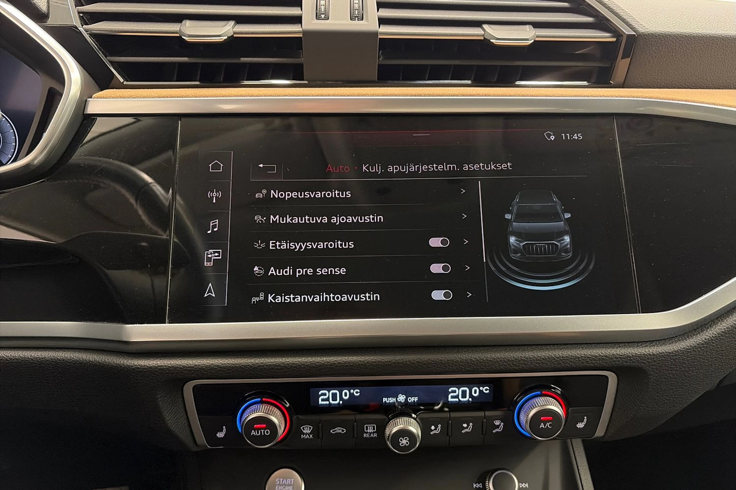 Musta Audi Q3 2020 kuva 25.