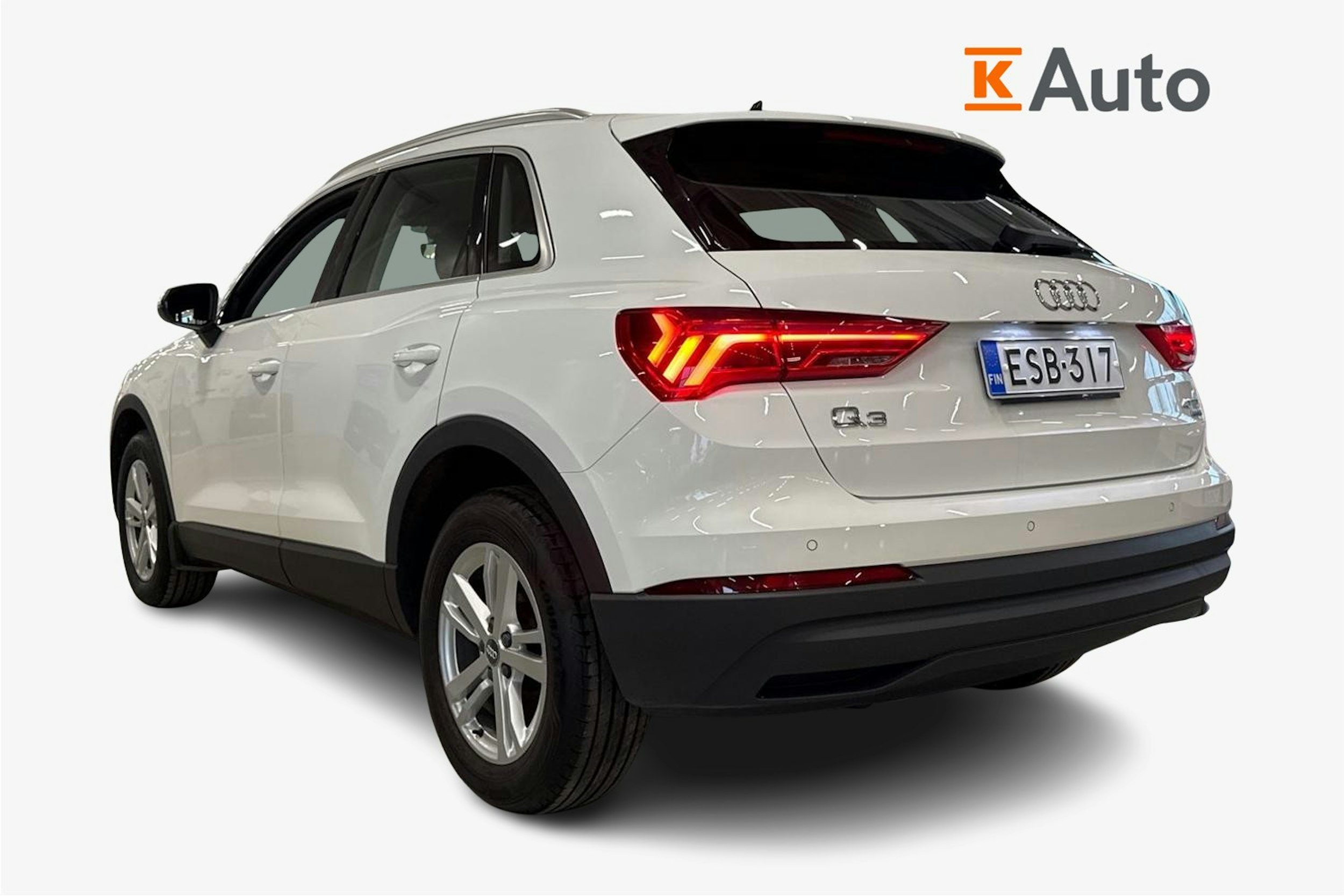 valkoinen Audi Q3 2020 kuva 2.