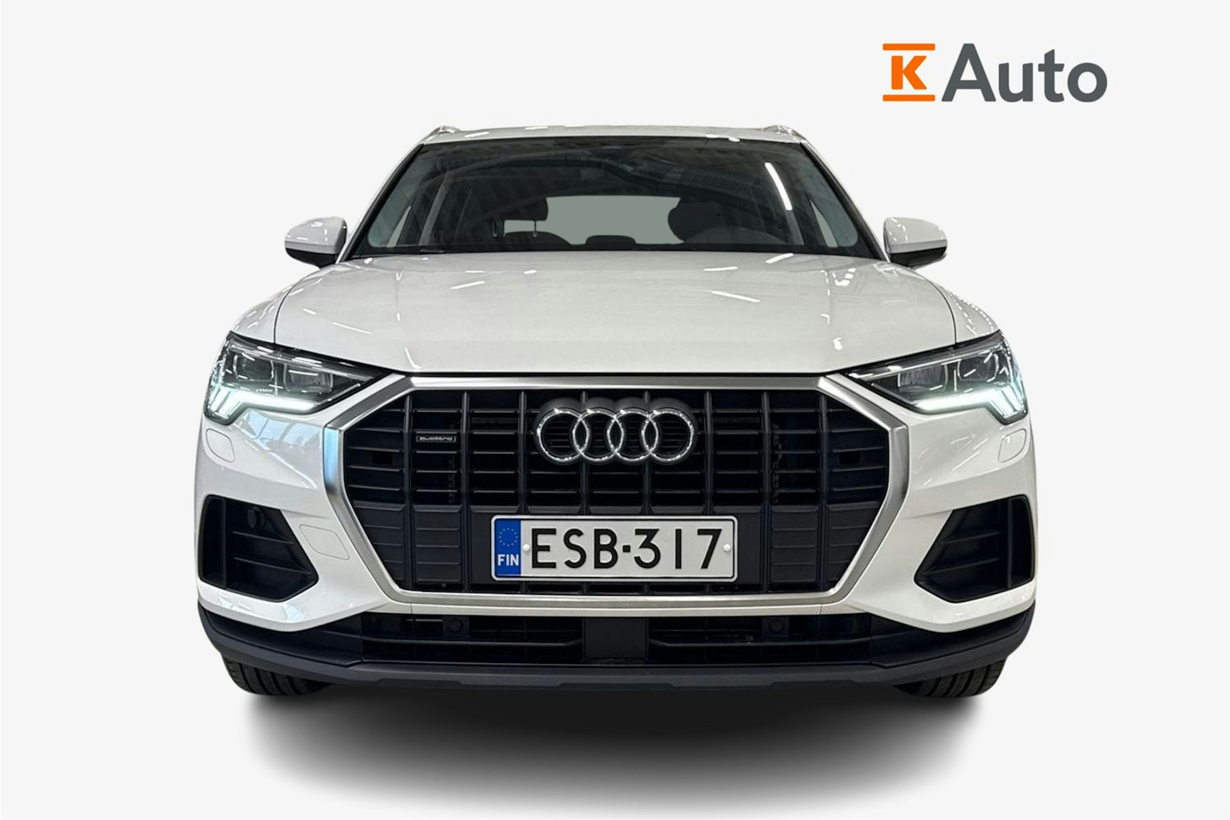 valkoinen Audi Q3 2020 kuva 5.