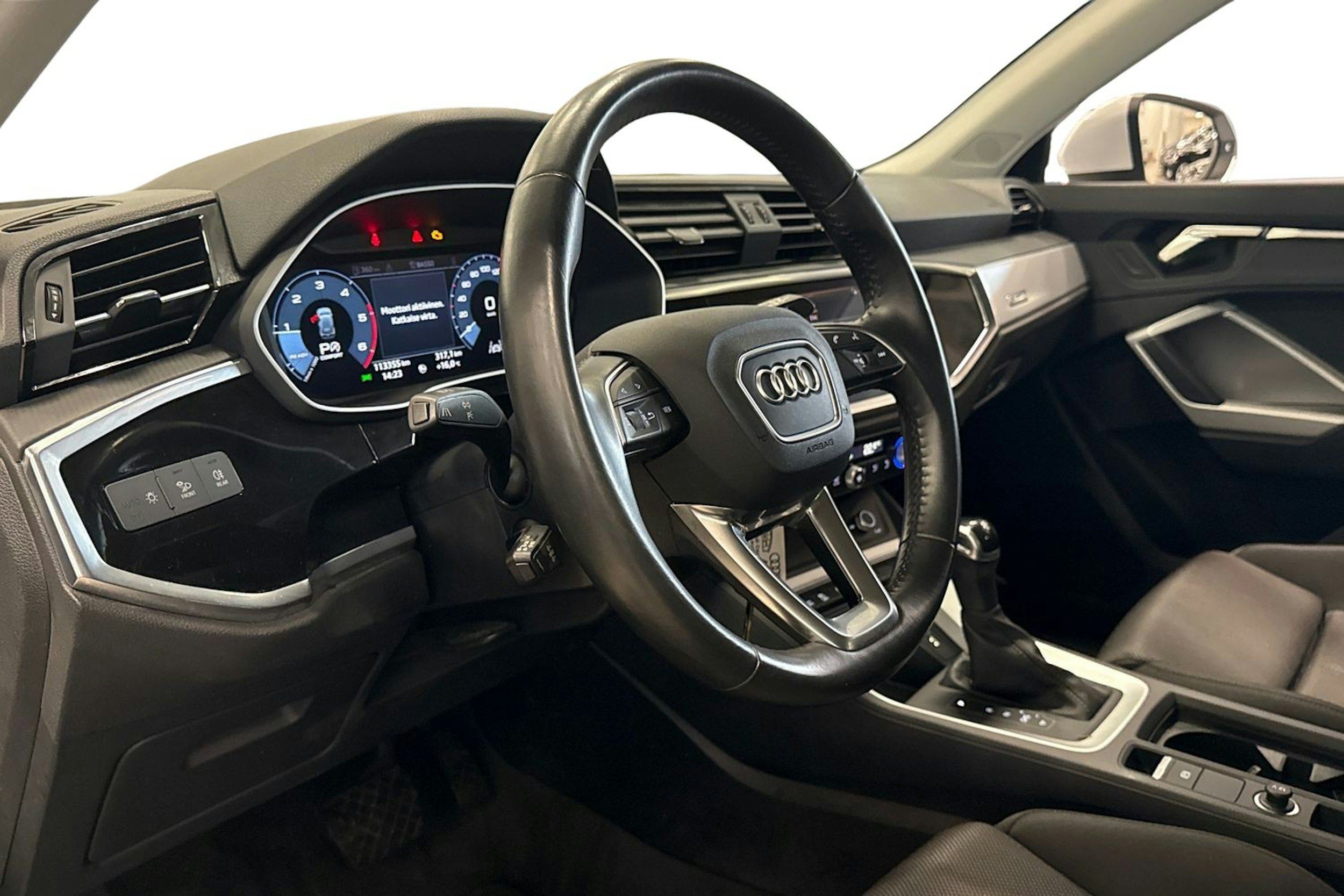 valkoinen Audi Q3 2020 kuva 7.